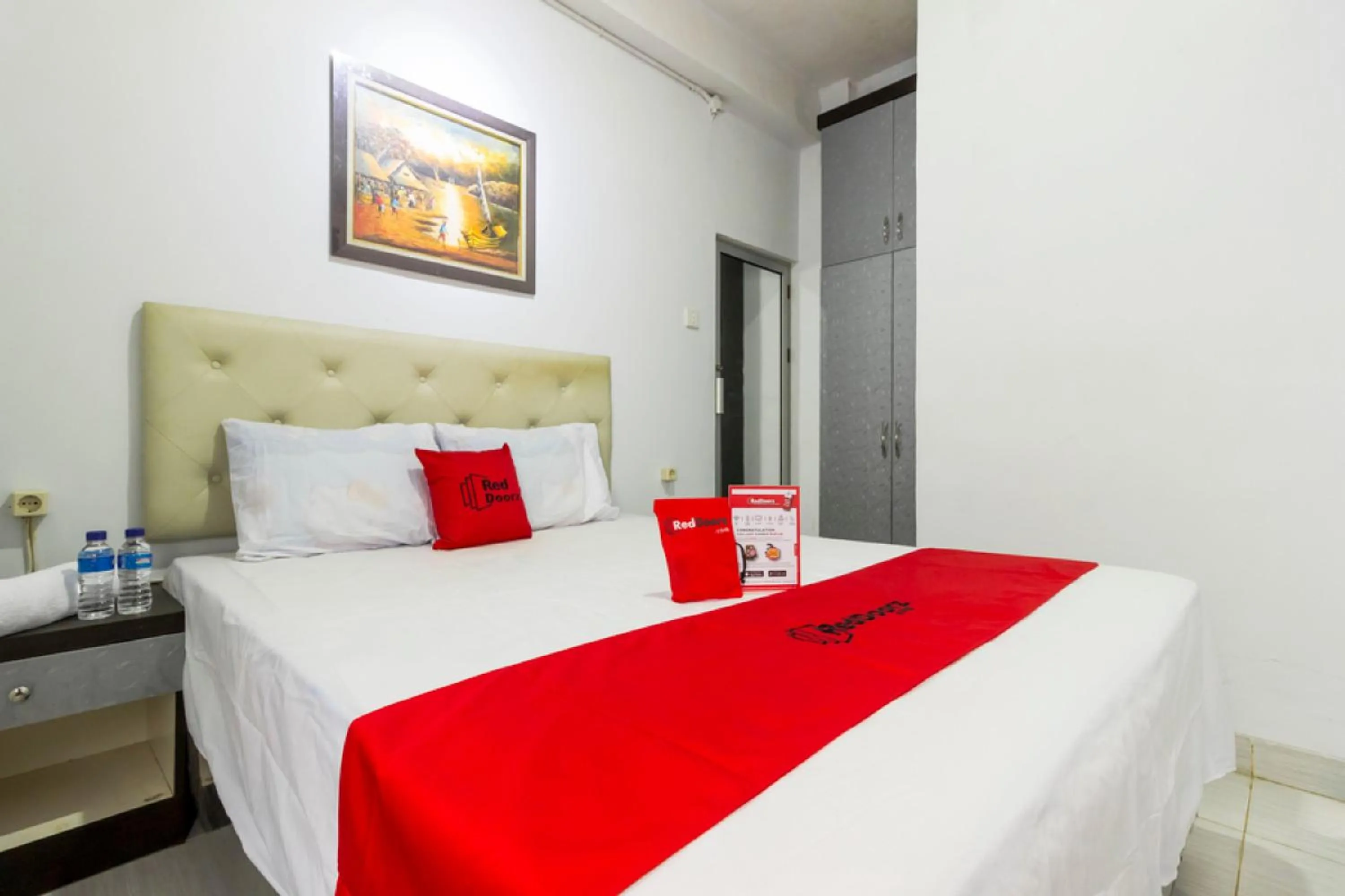 Bedroom, Bed in Reddoorz near Gajah Mada Plaza 2