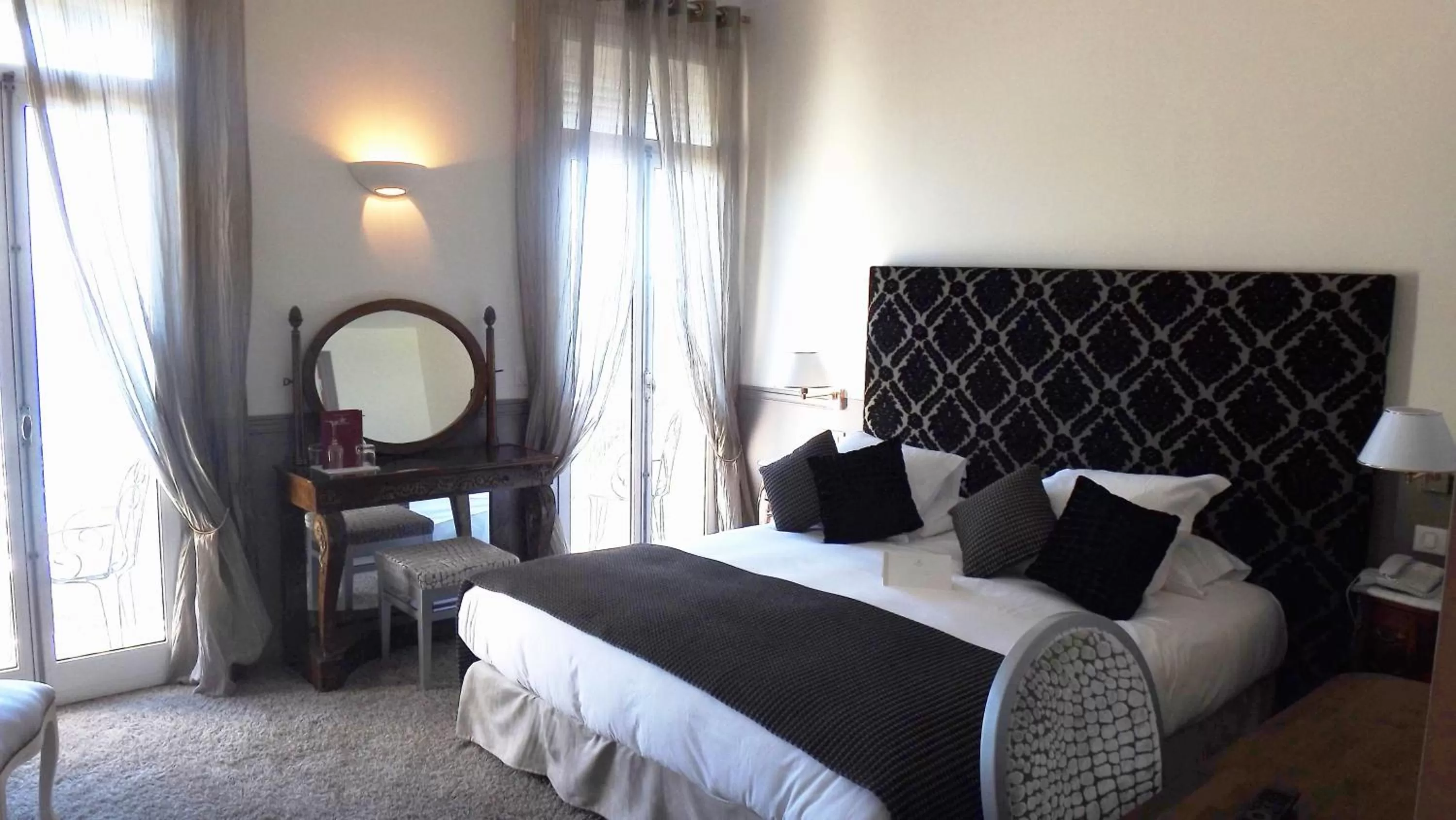 Bed in Hôtel West End Promenade