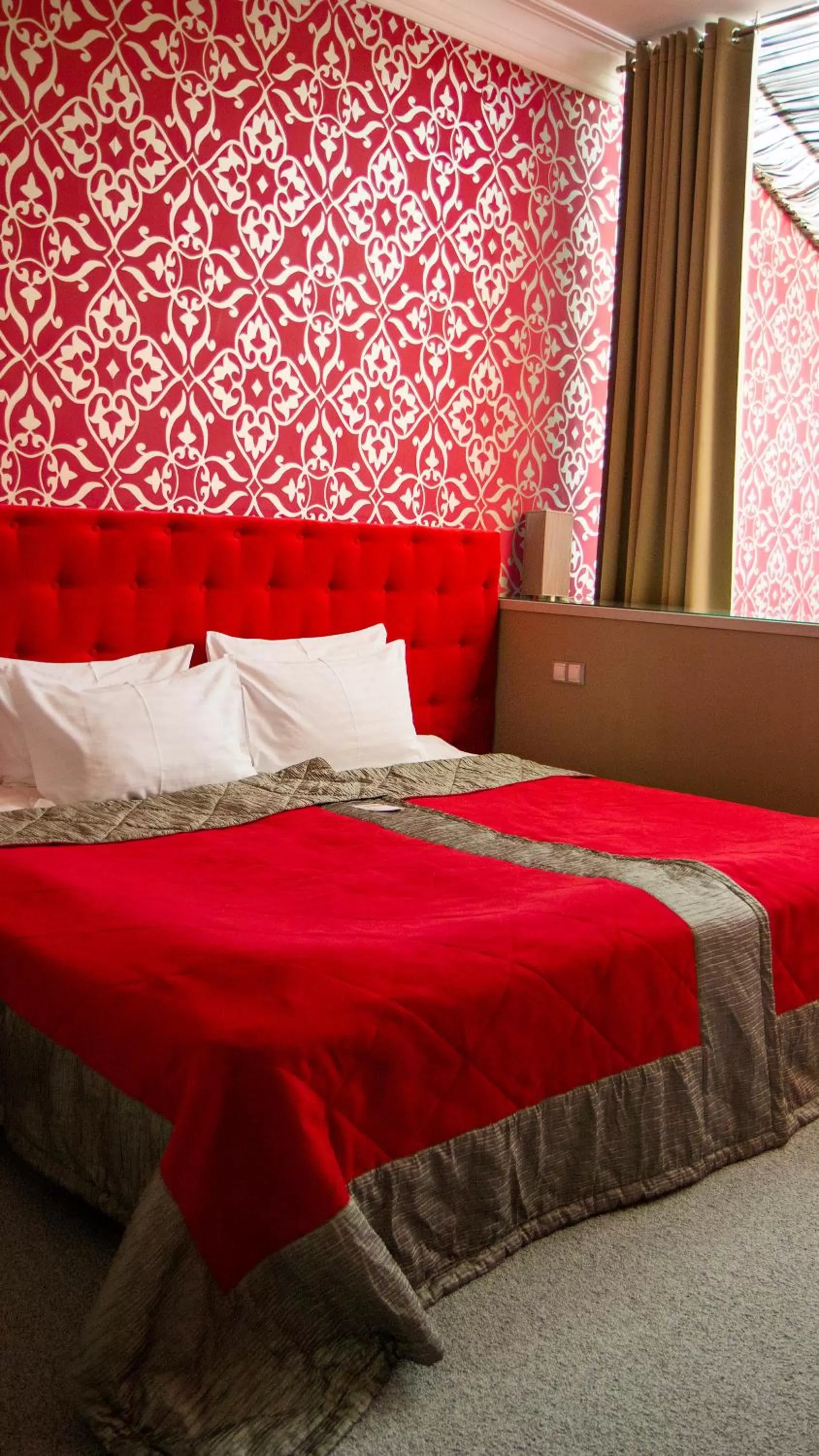 Deluxe Double Room with Extra Bed in Boutique Spa Casino Hotel Lybid Plaza