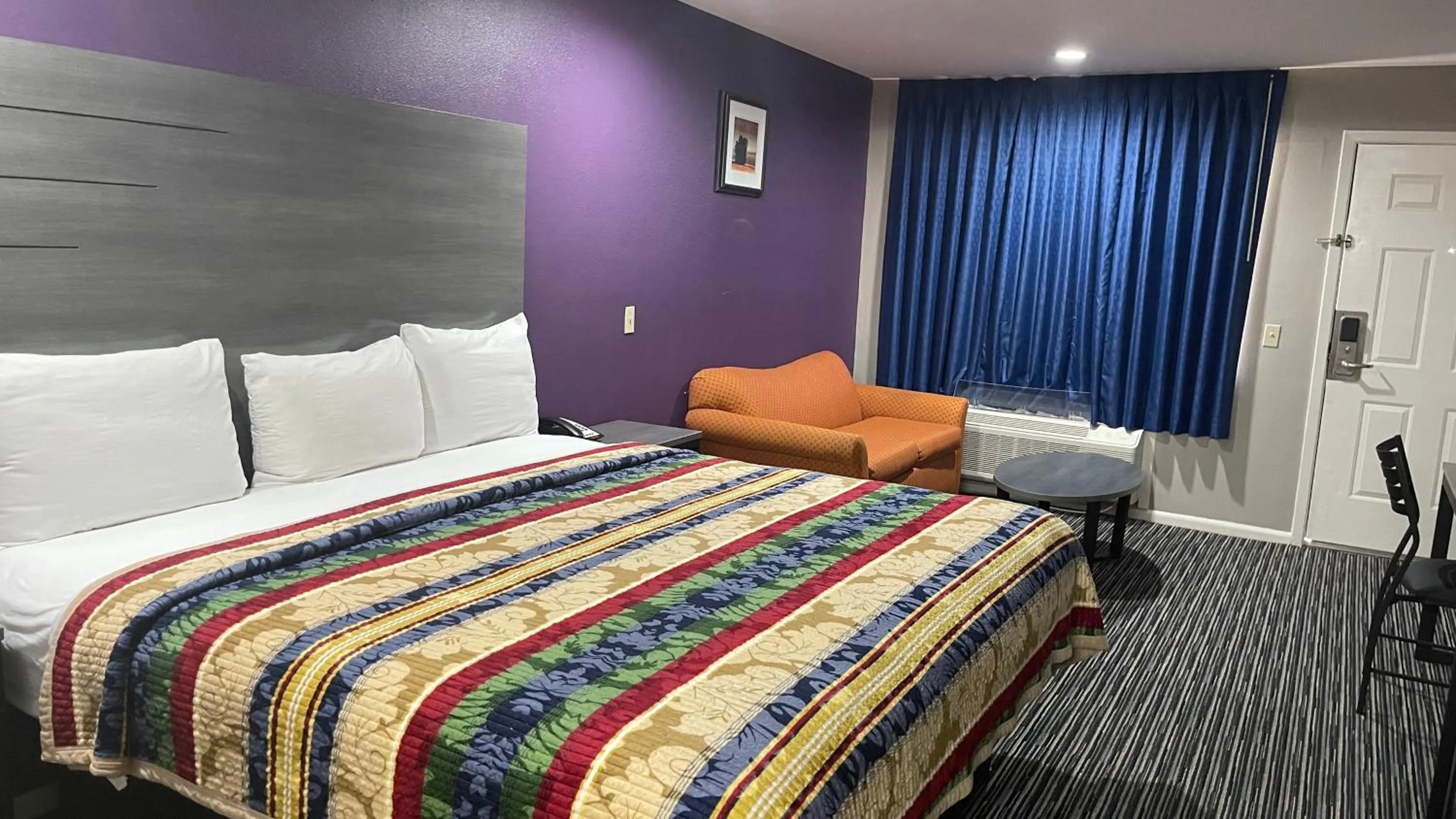 Bed in Executive Inn and Suites Houston