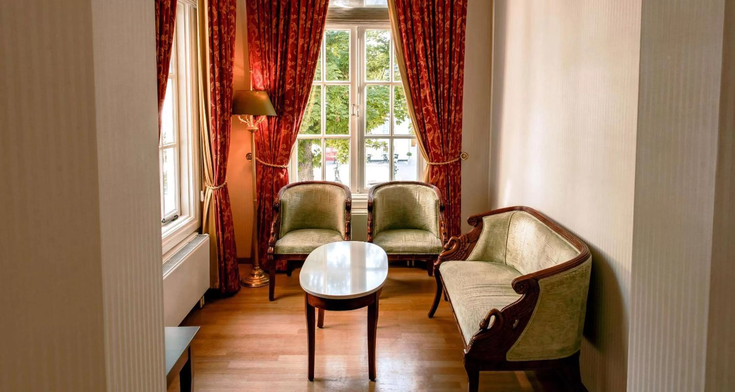 Photo of the whole room in Grand Hotel Karel V