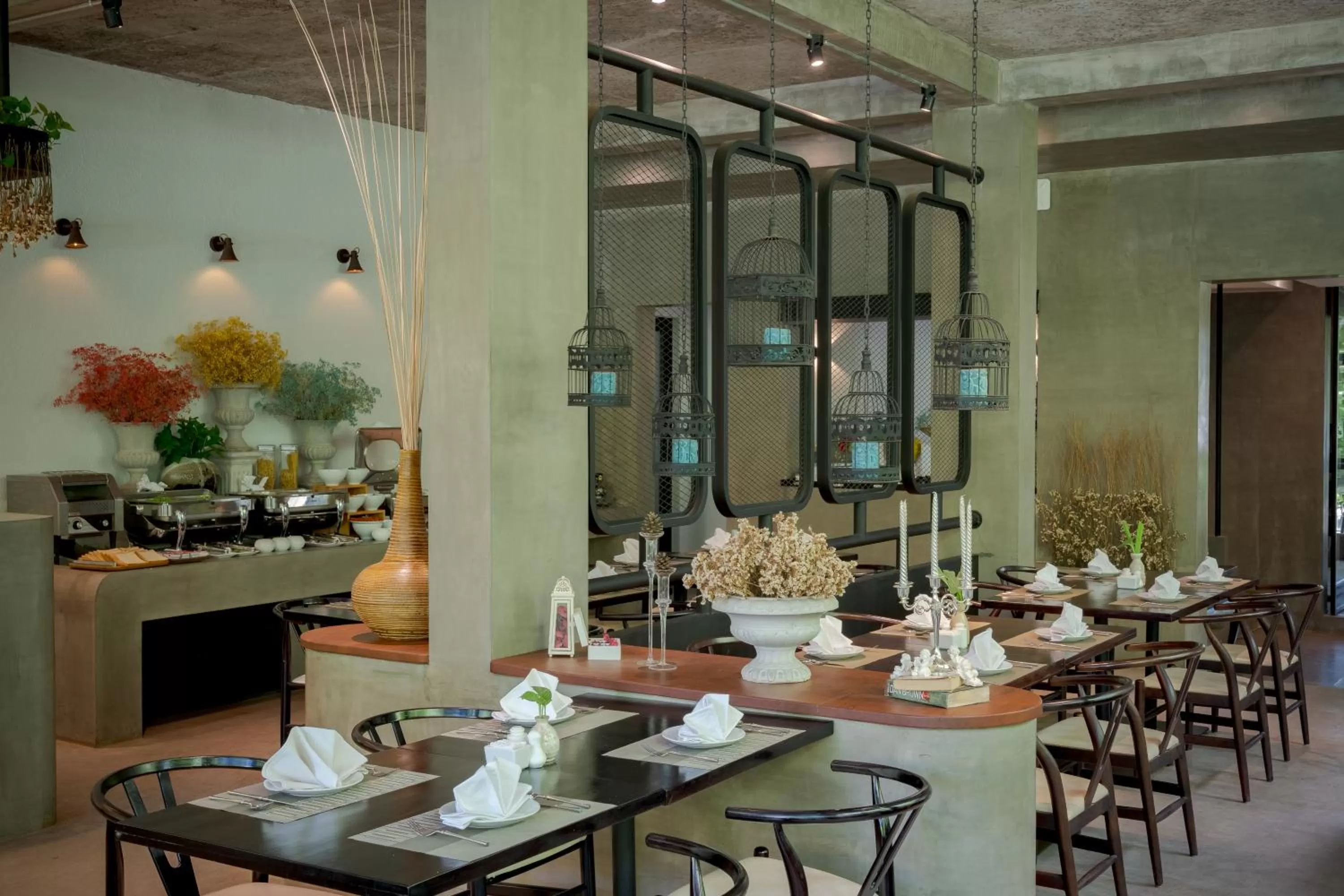 Restaurant/places to eat in Eightfold Urban Resort