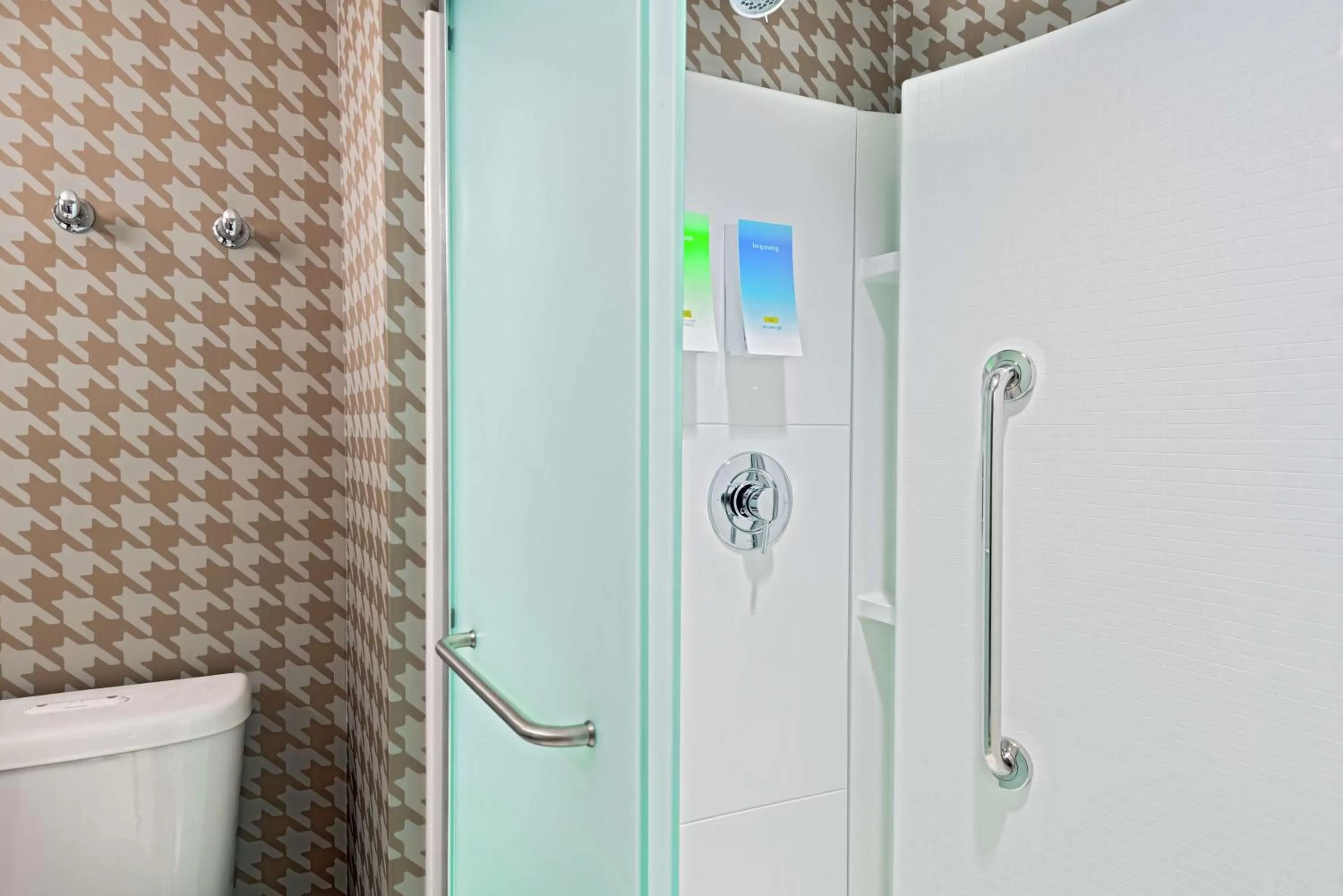 Bathroom in Home2 Suites By Hilton Orlando Near Universal