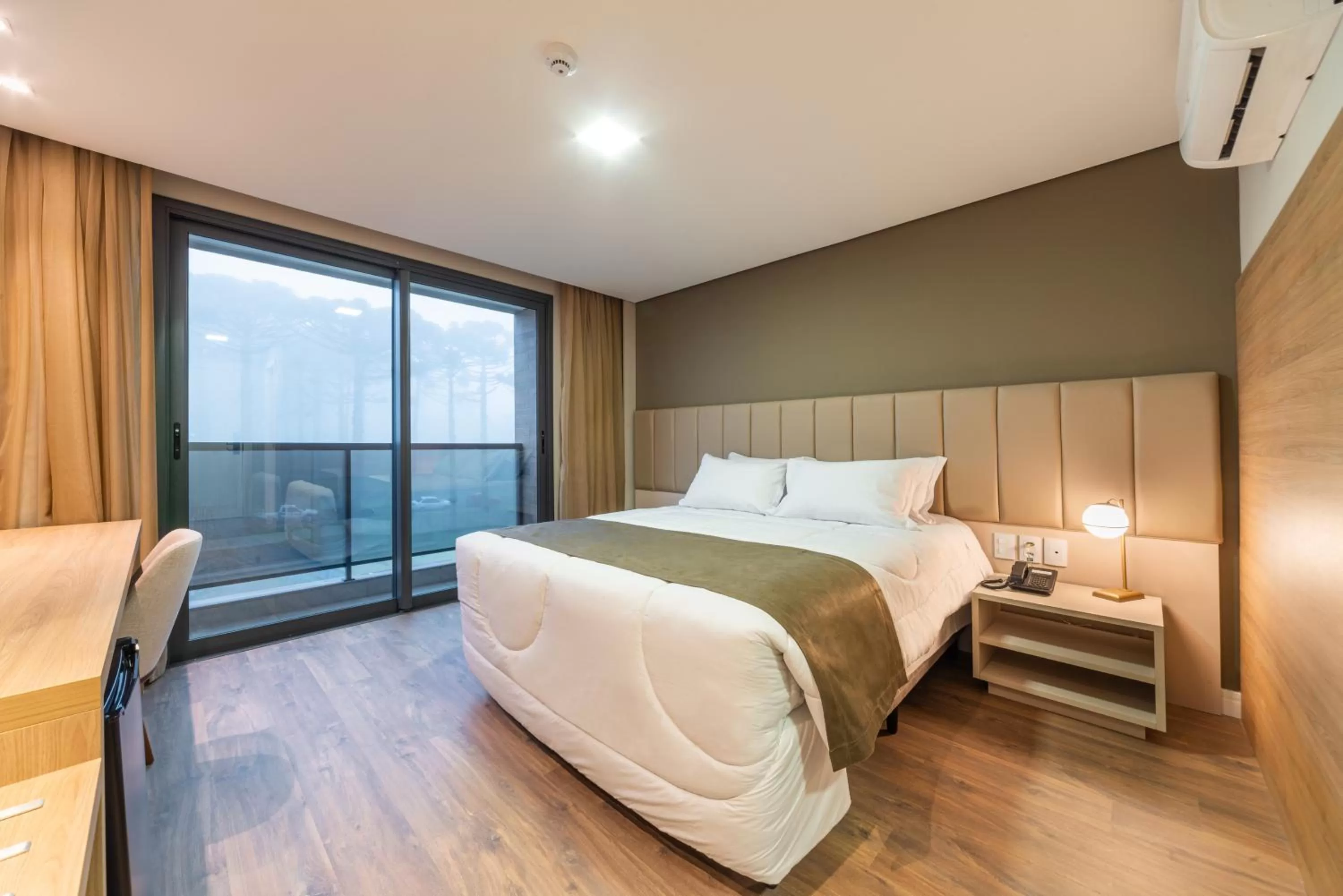 Photo of the whole room, Bed in Laghetto Canela