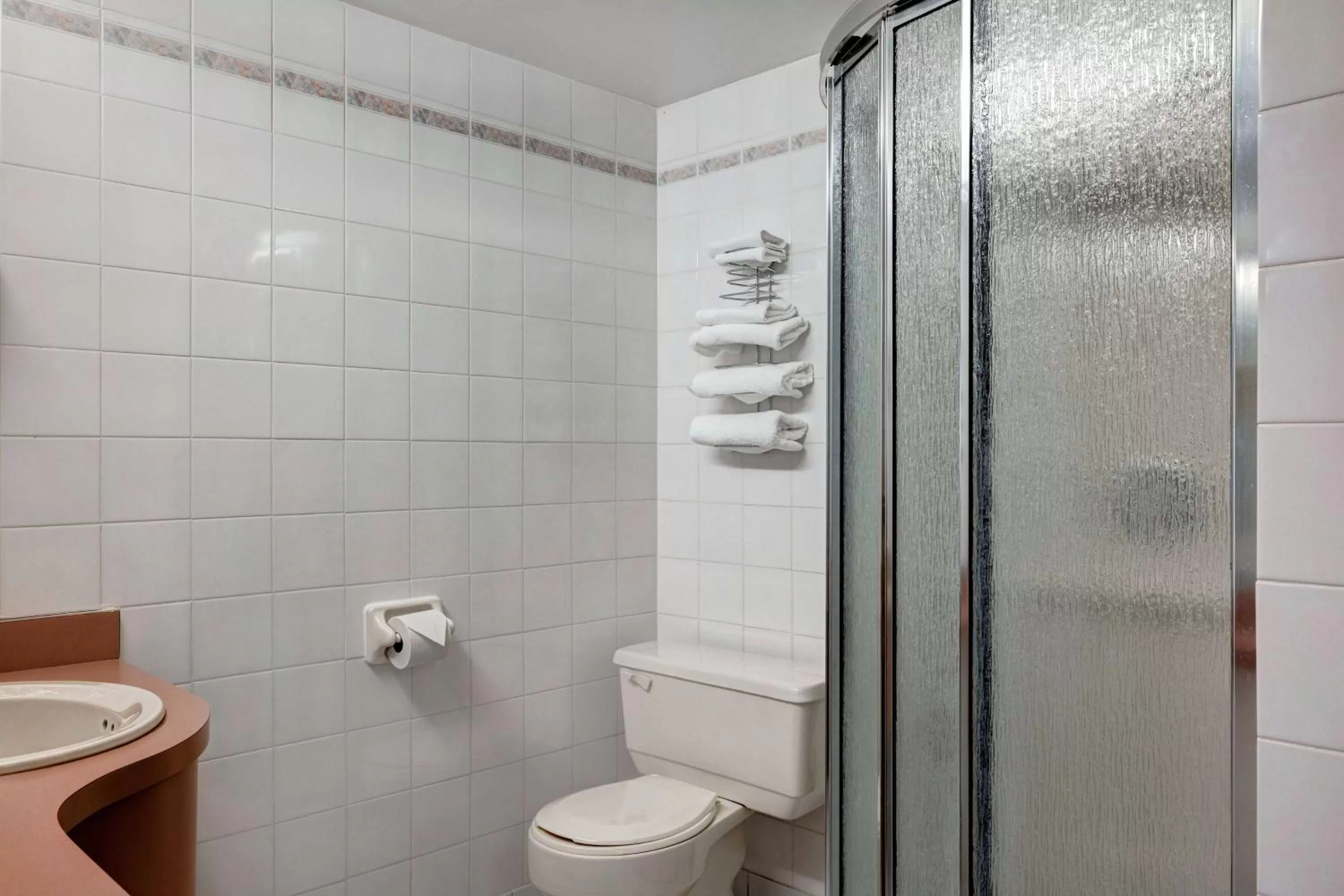 Bathroom in Days Inn by Wyndham Niagara Falls Near The Falls