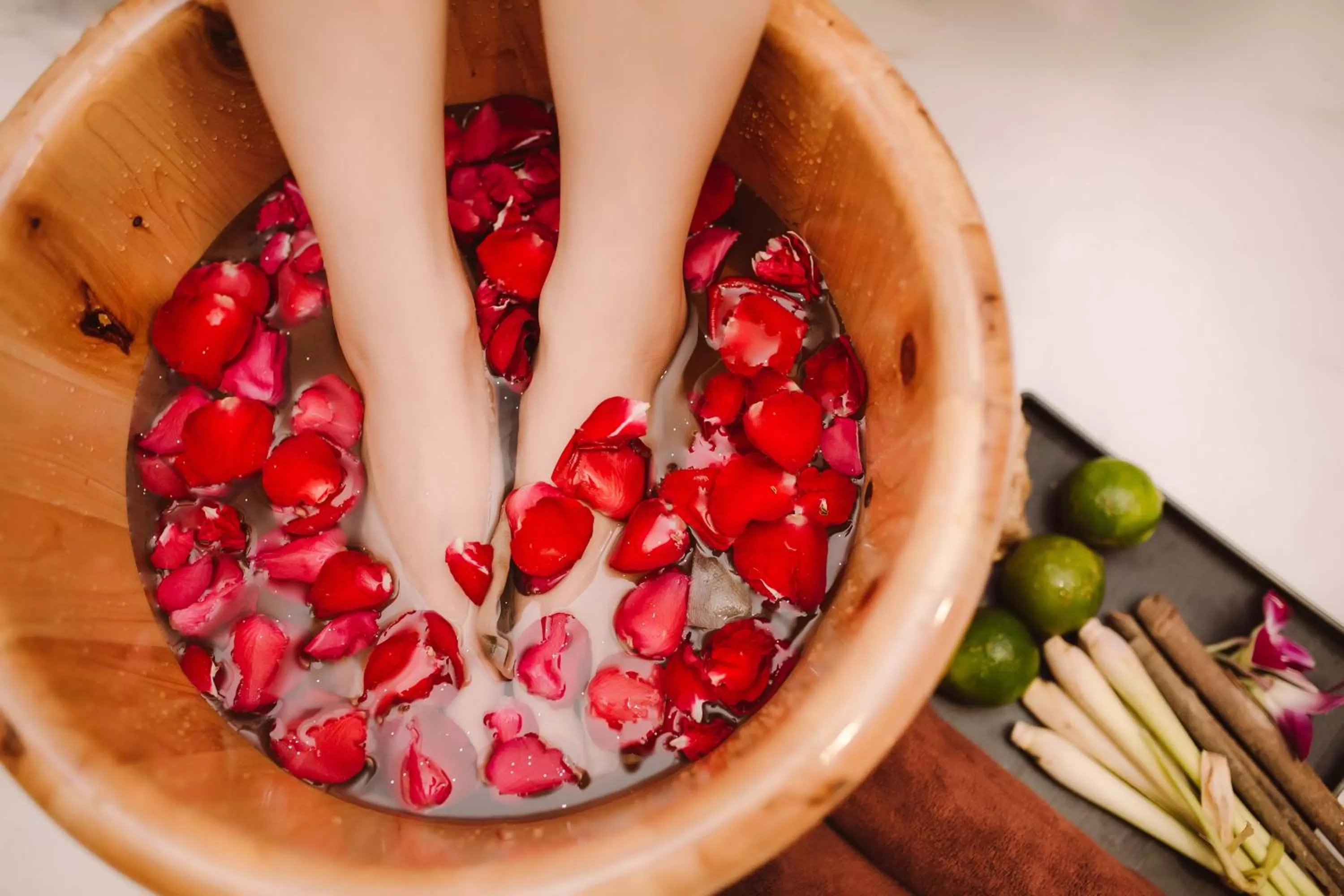 Massage in Reyna Hotel Hanoi & Spa