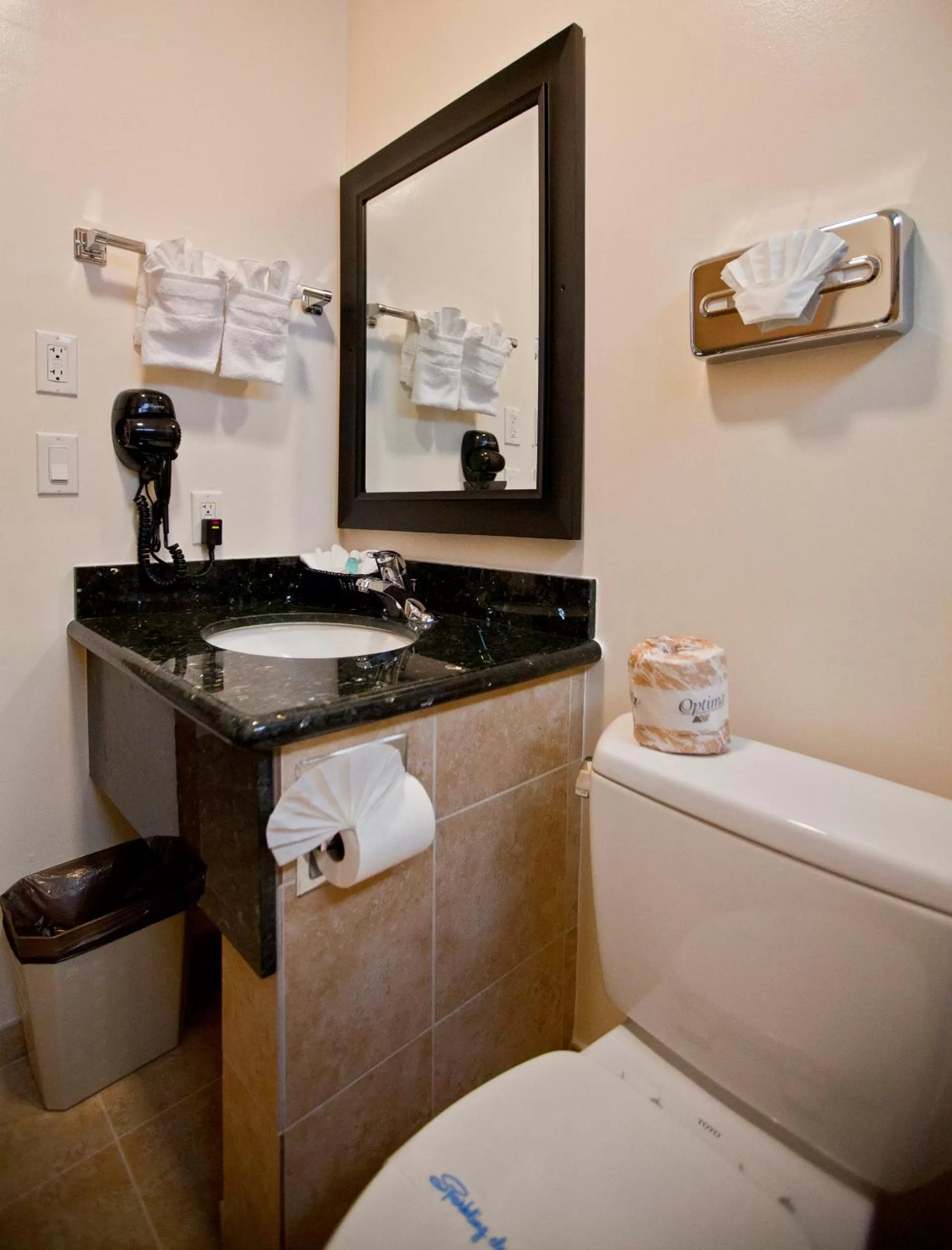 Toilet in Dunes Inn - Sunset