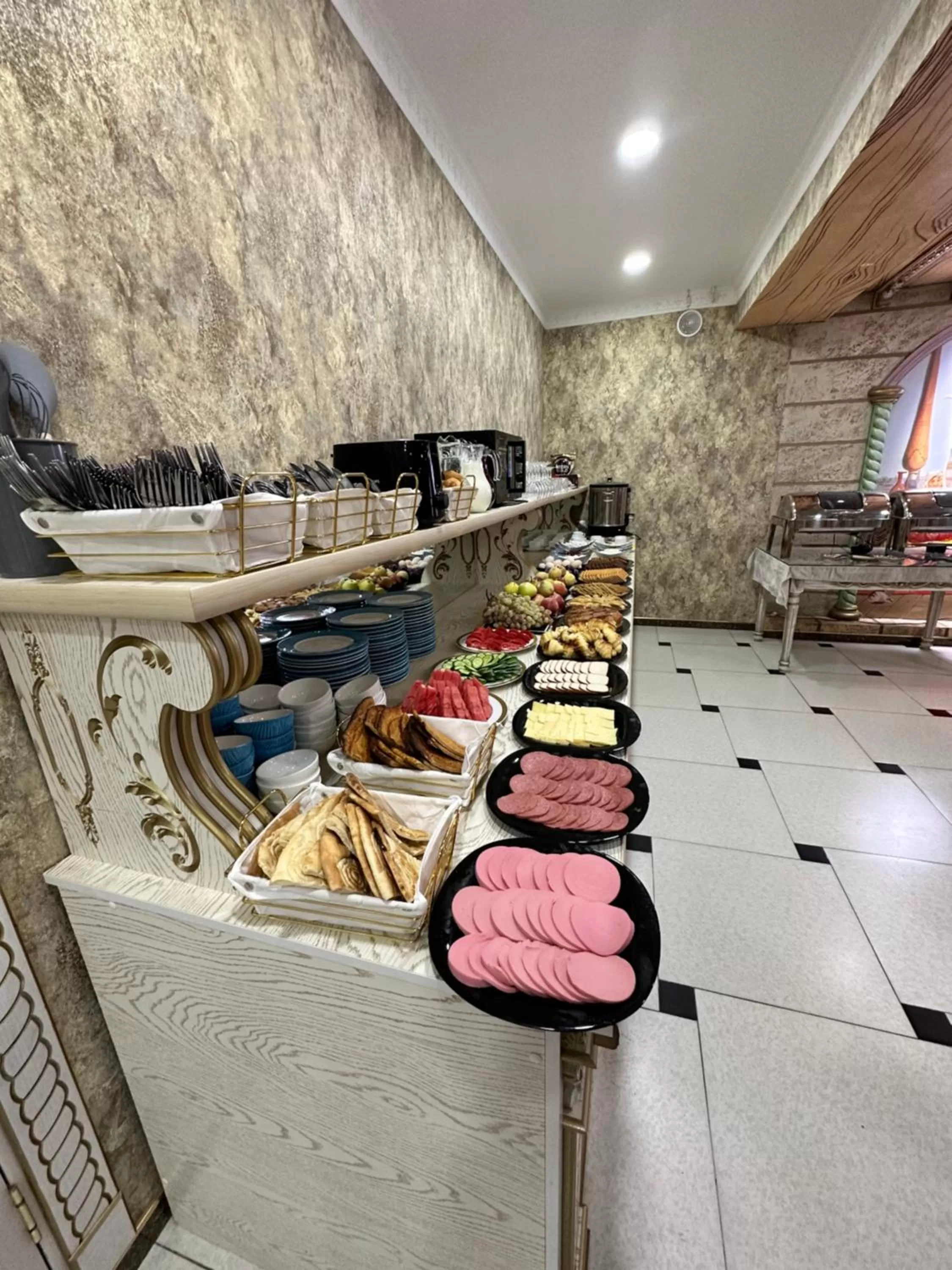 Restaurant/places to eat in New Minor Hotel