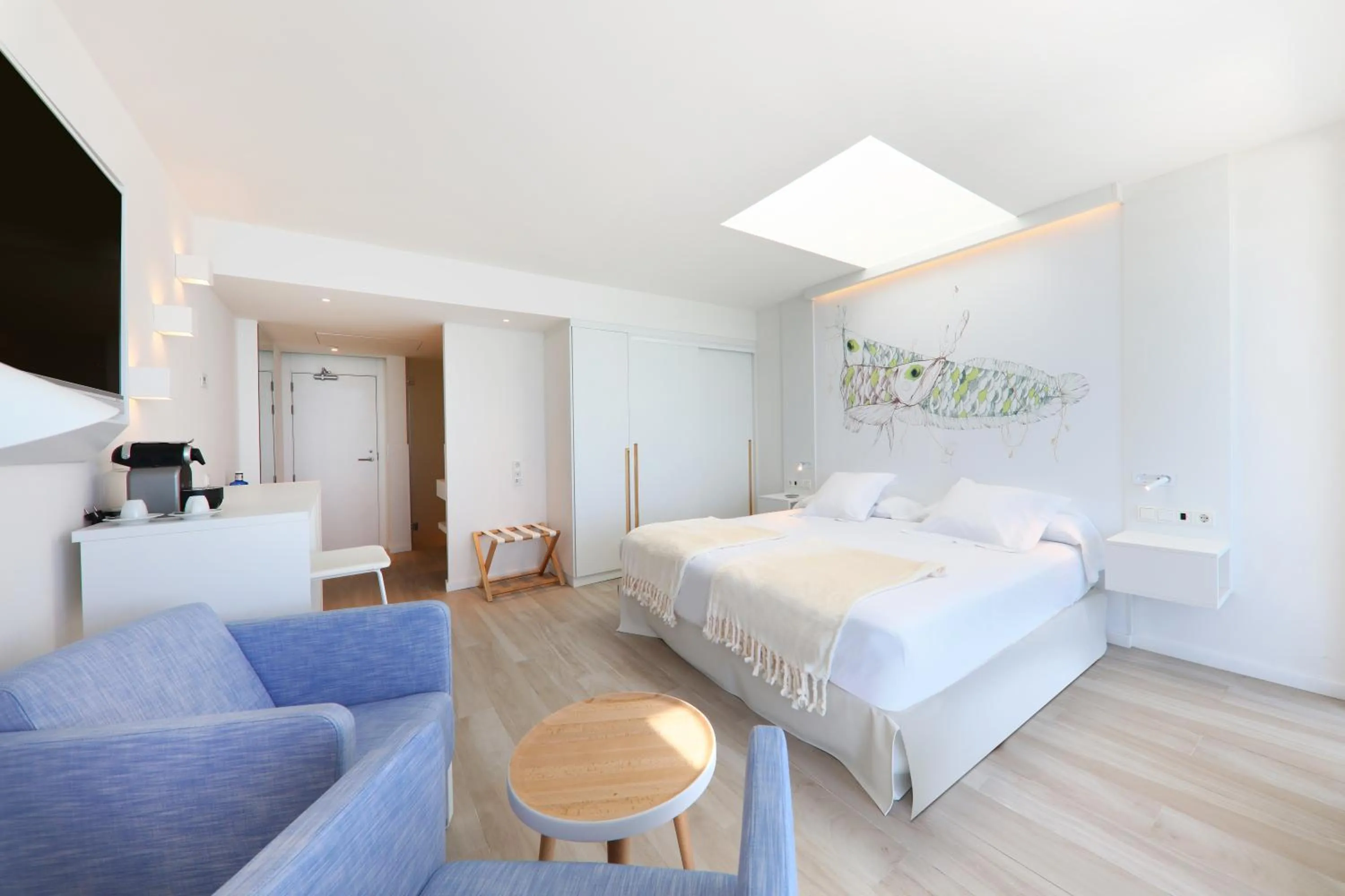 Bedroom, Bed in Iberostar Waves Bahía de Palma - Adults Only