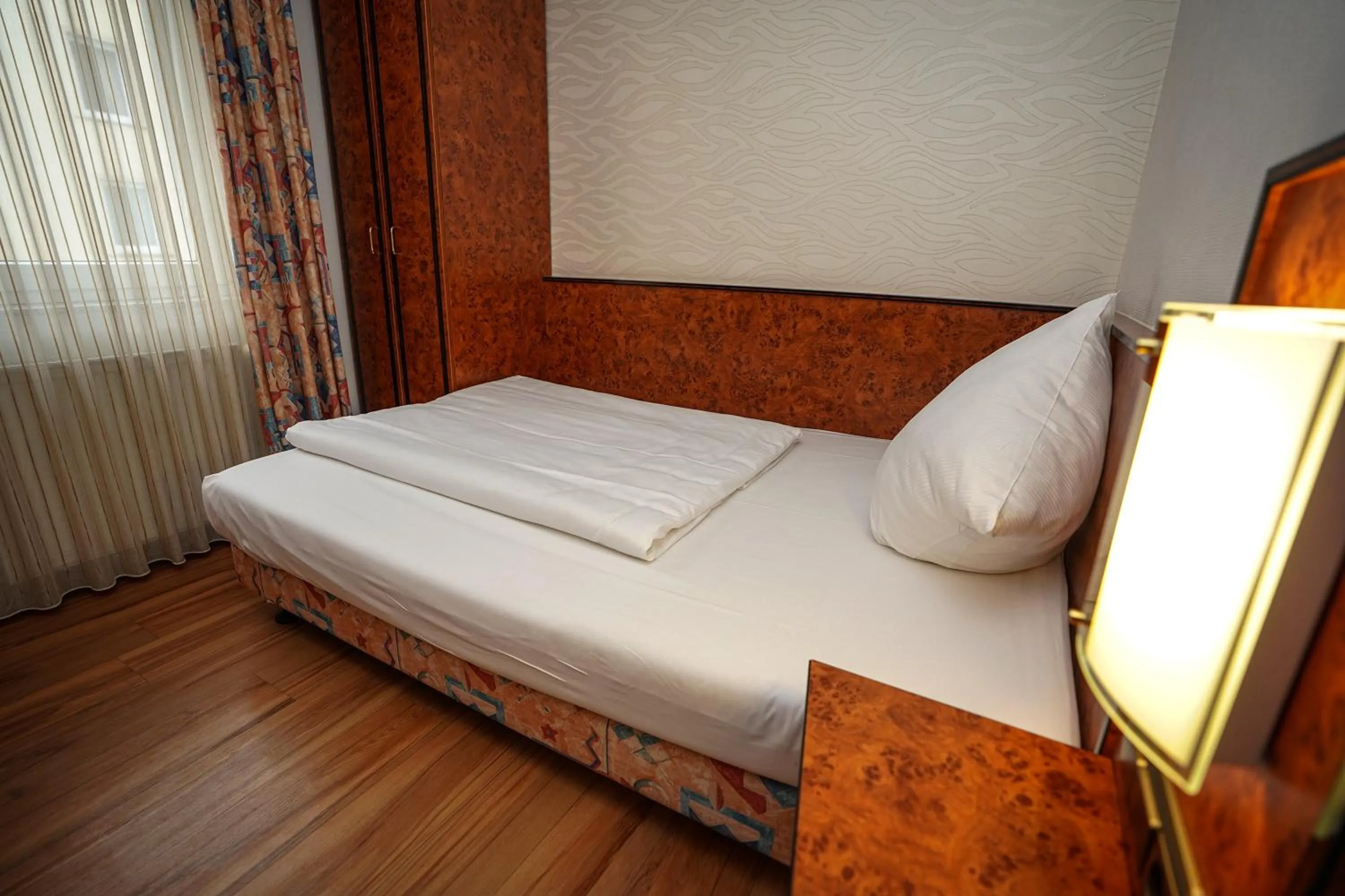 Photo of the whole room, Bed in Hotel Miramar am Römer