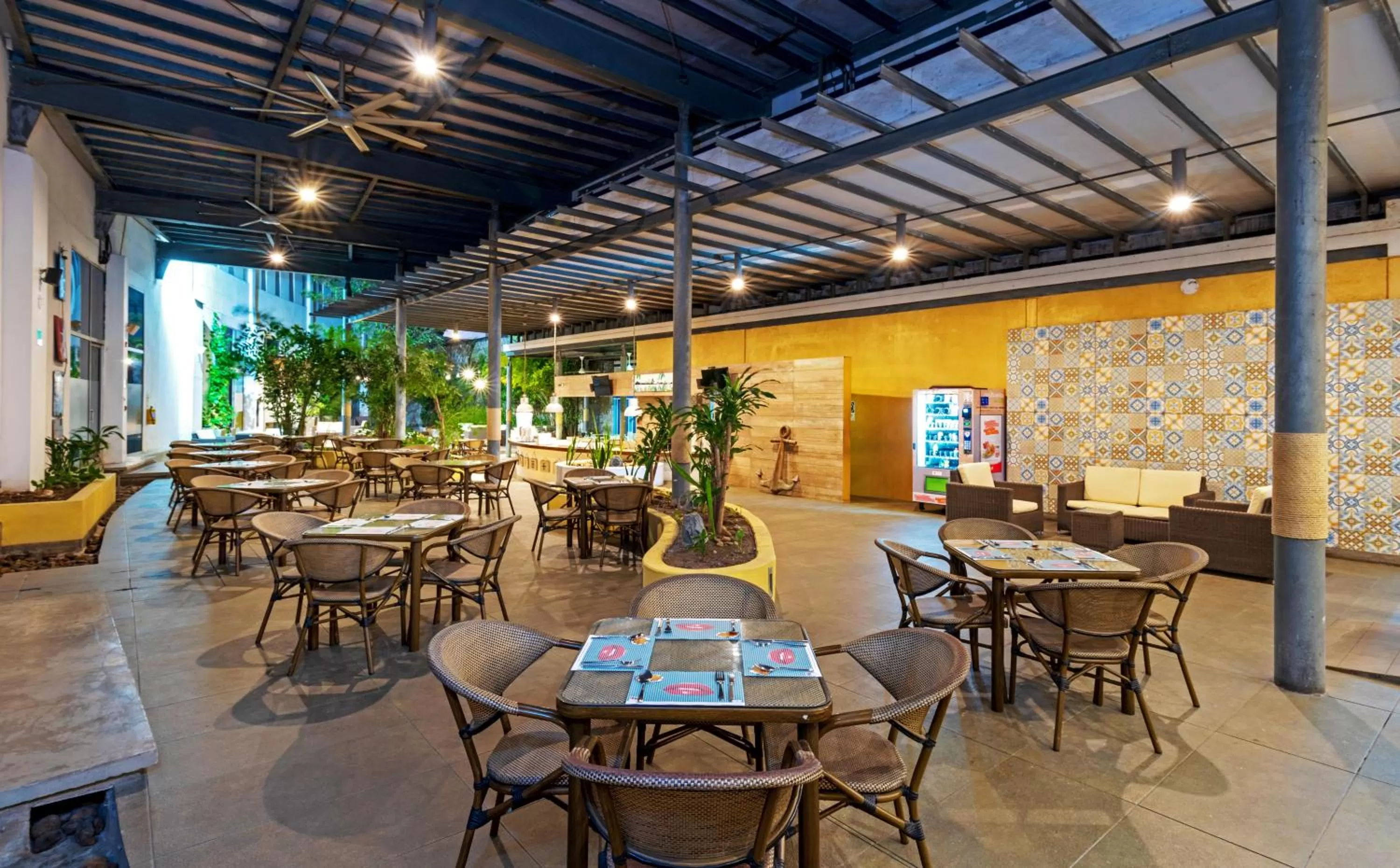 Restaurant/places to eat in Pop Art Hotel CLC Puerto Mamonal Cartagena