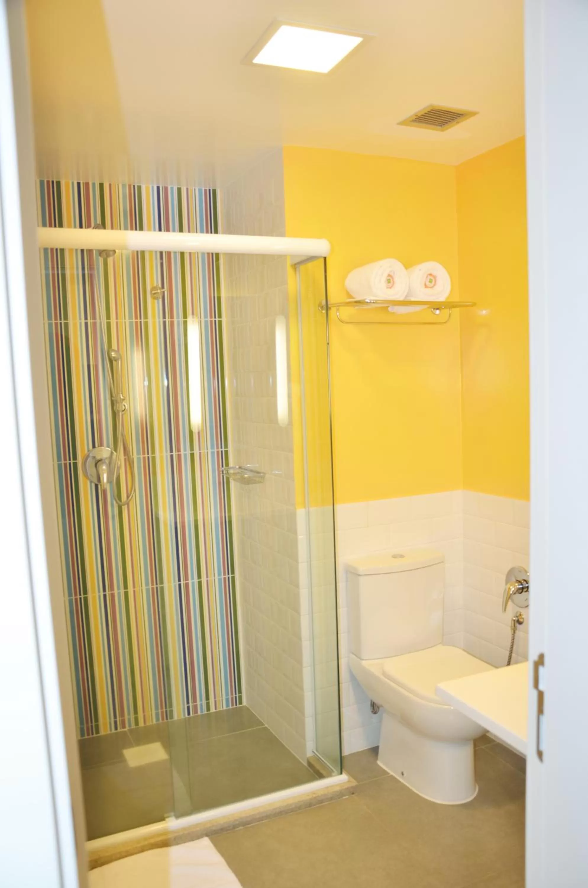 Bathroom in Ibis Styles Balneário Camboriú - 1 Quadra do Mar