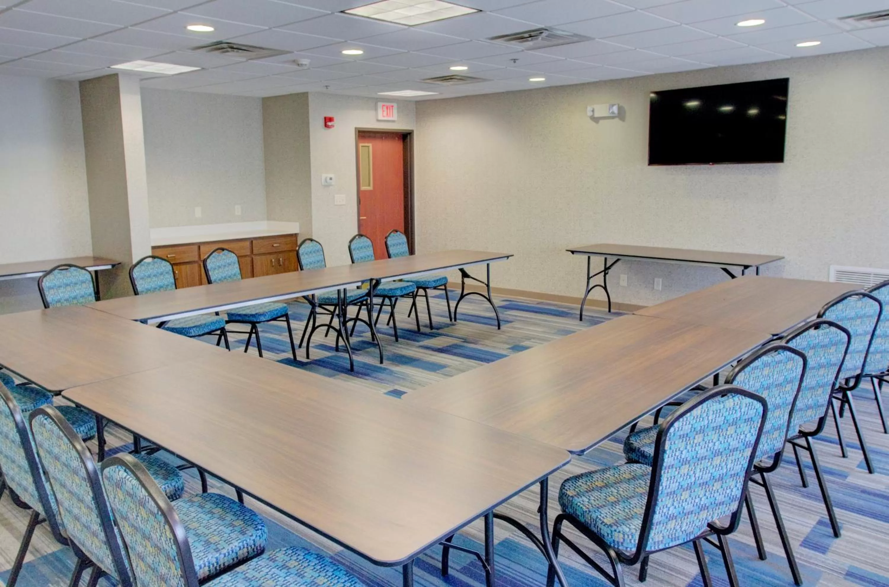 Meeting/conference room in Holiday Inn Express & Suites Le Mars by IHG