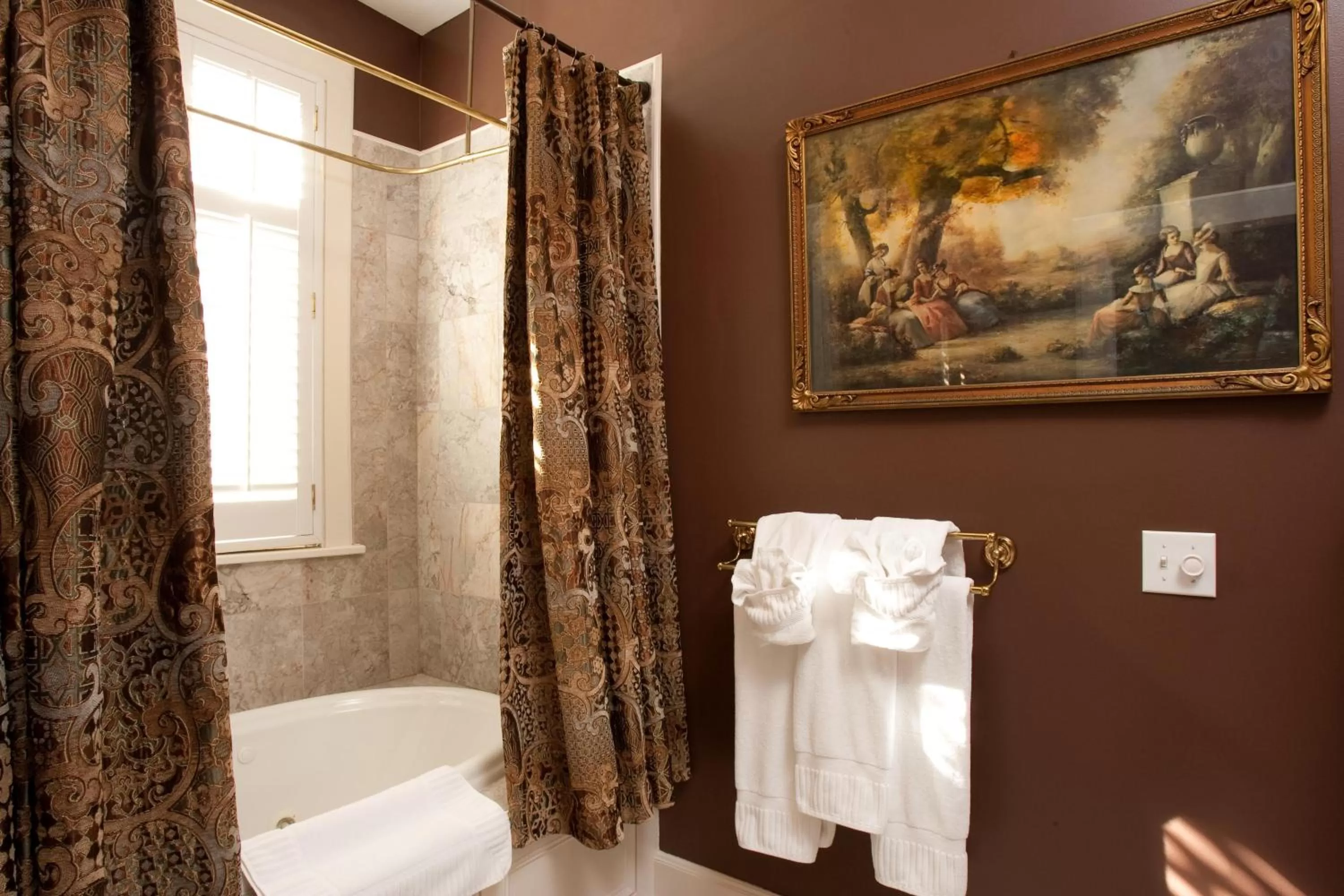 Bathroom in Black Walnut B&B Inn