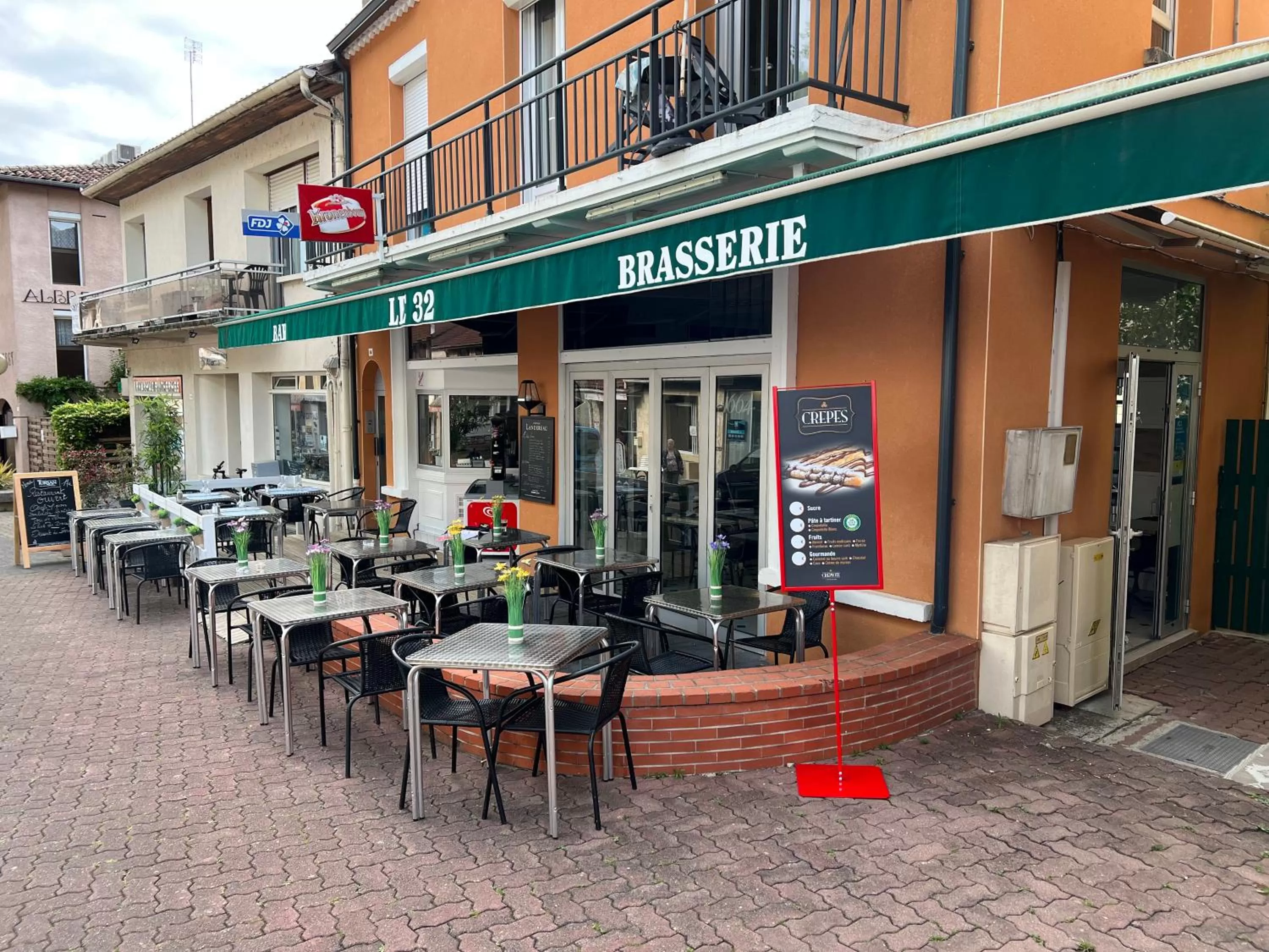 Restaurant/places to eat in Résidence Aramis