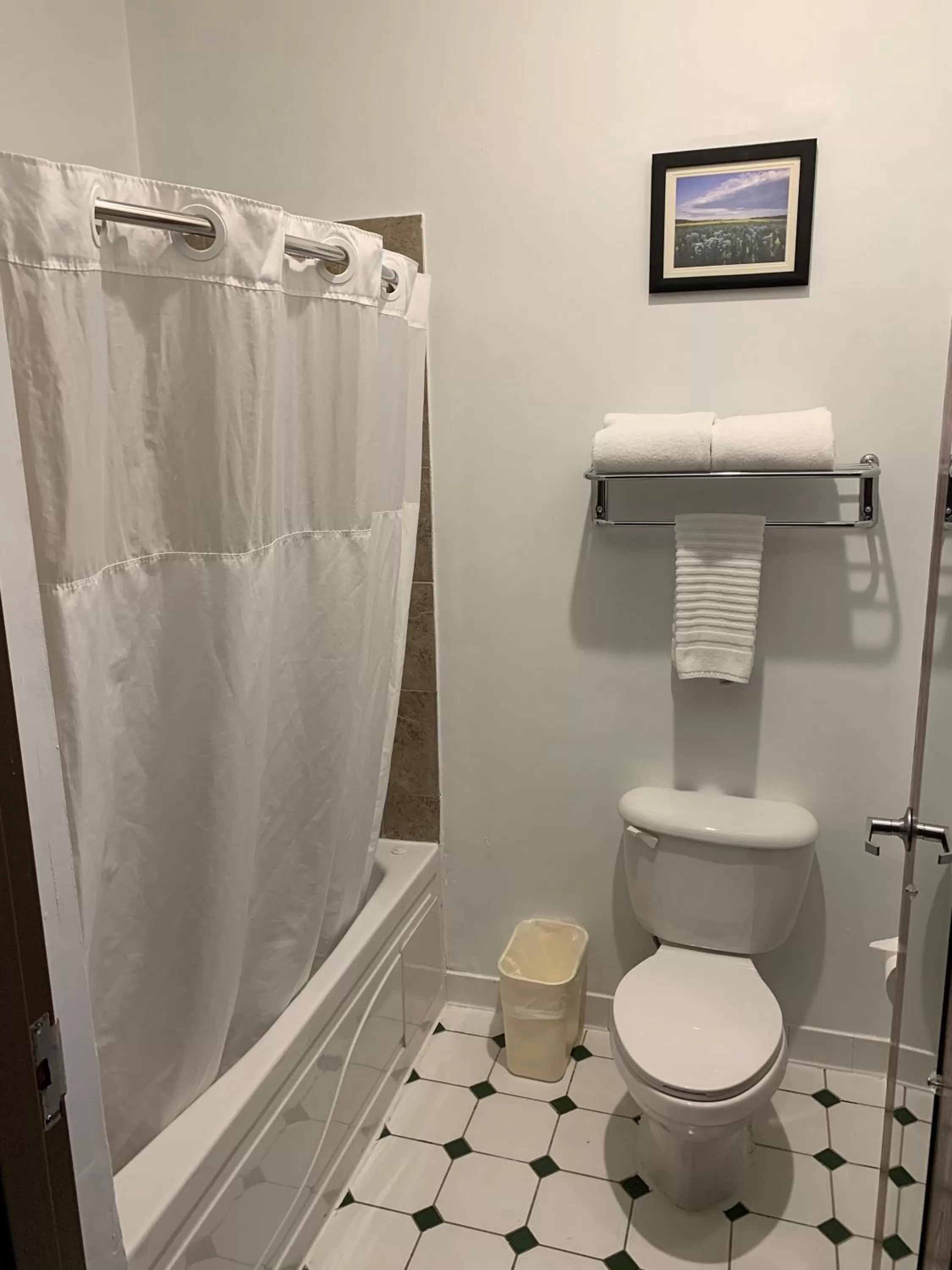 Bathroom in Comfort Inn Crystal Lake - Algonquin