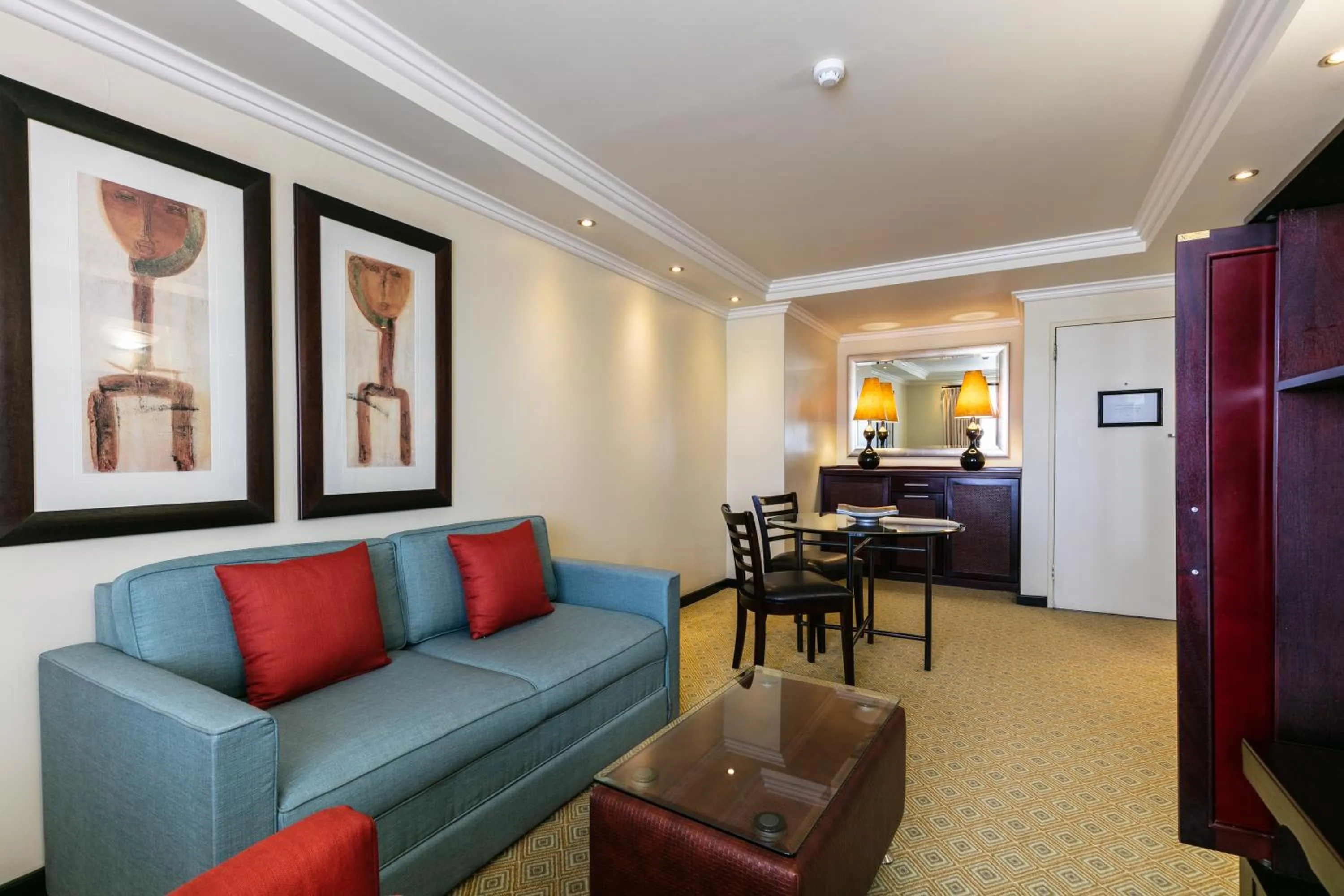 Living room in Cresta President Hotel