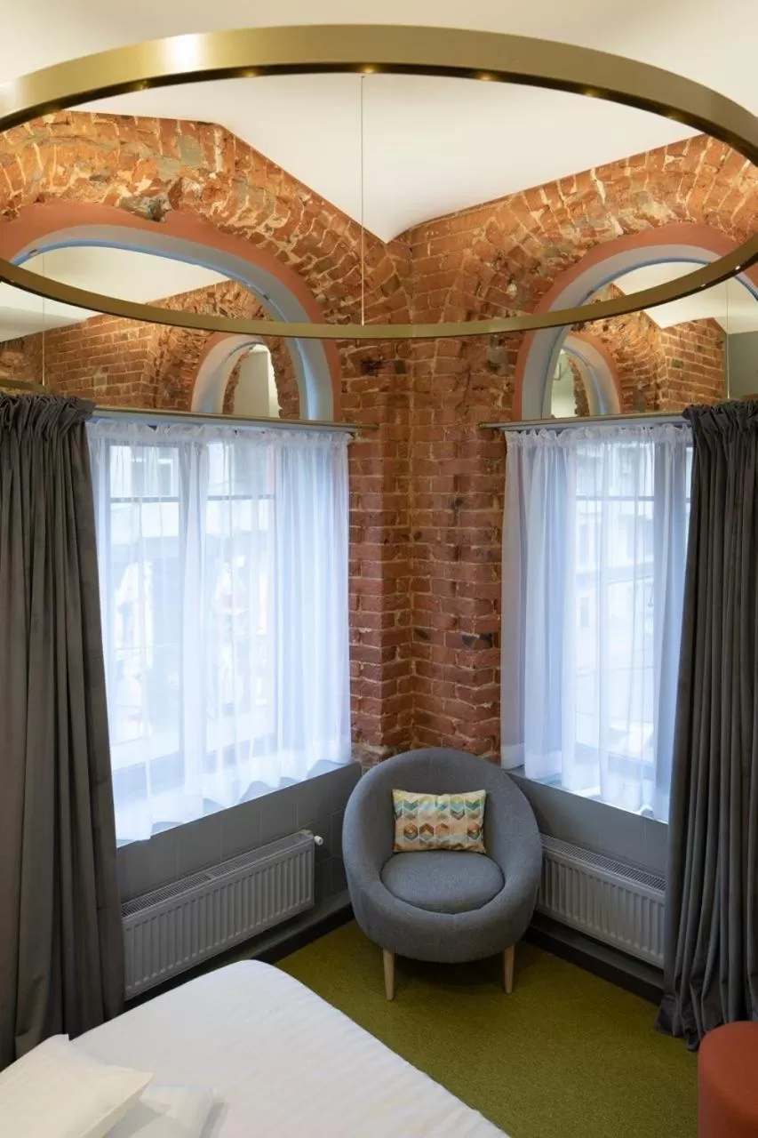 Bed in Four Rooms City