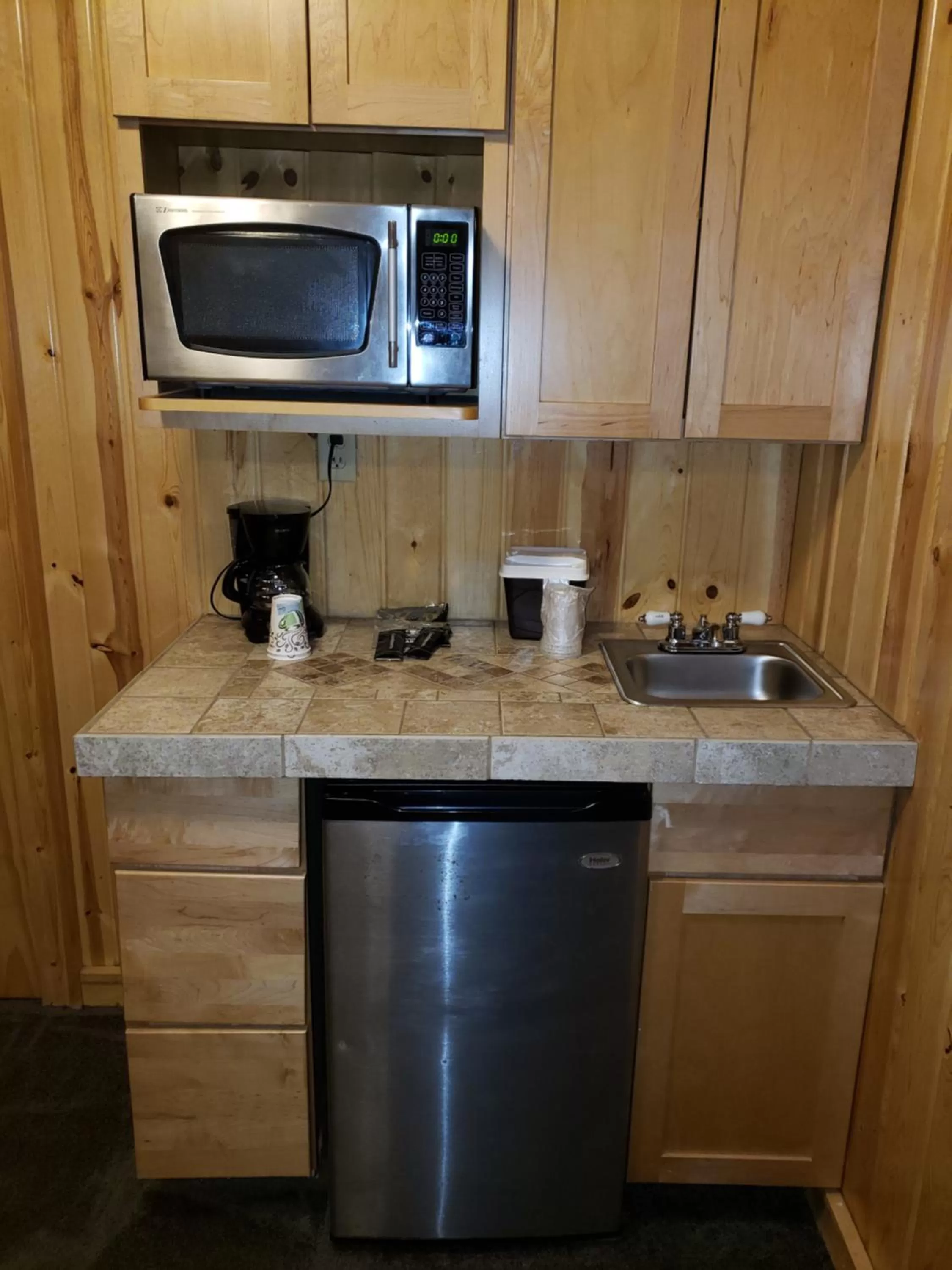 Kitchen or kitchenette, Kitchen/Kitchenette in Willard Munger Inn