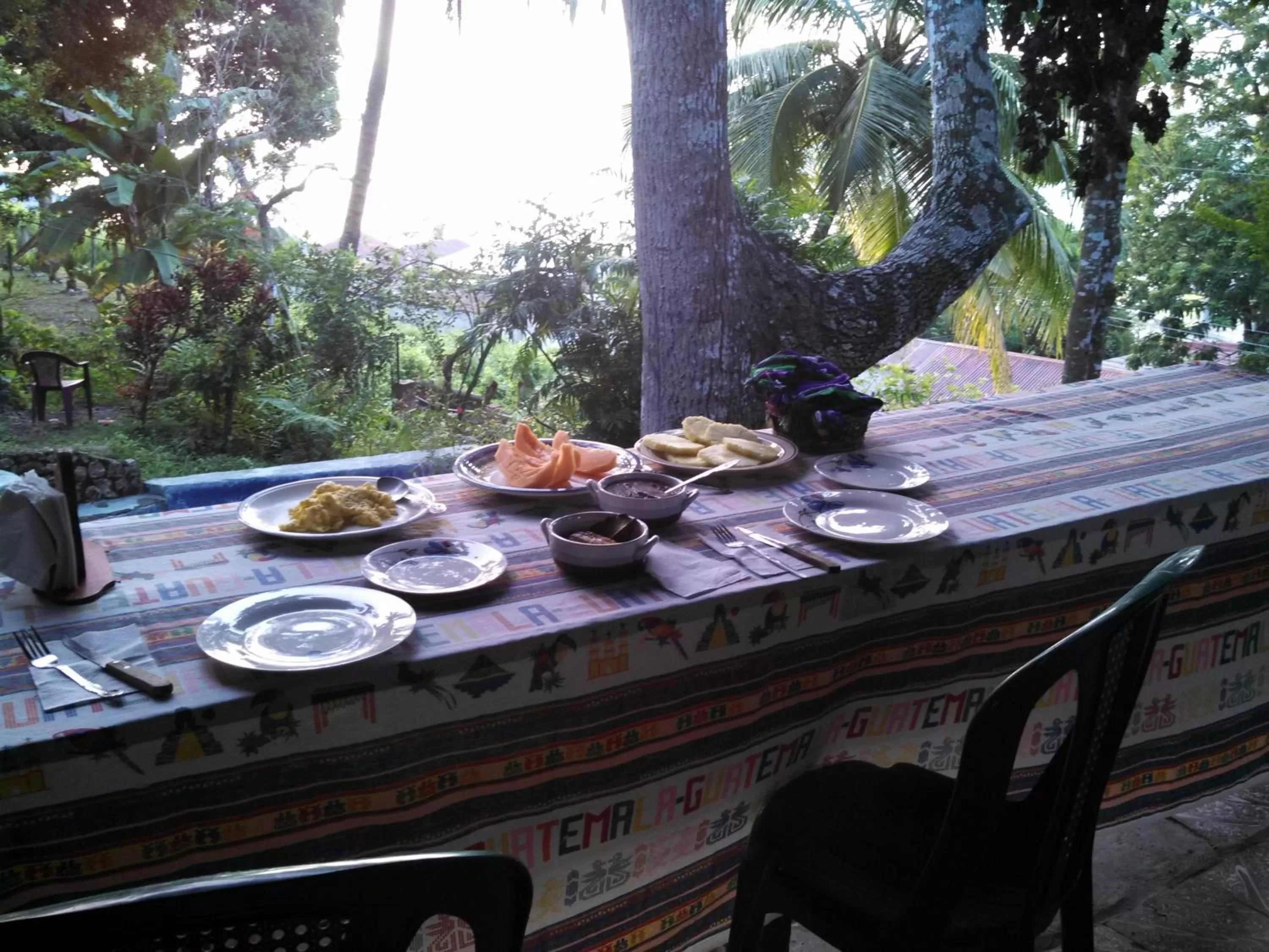 Restaurant/places to eat in Zapote Tree Inn