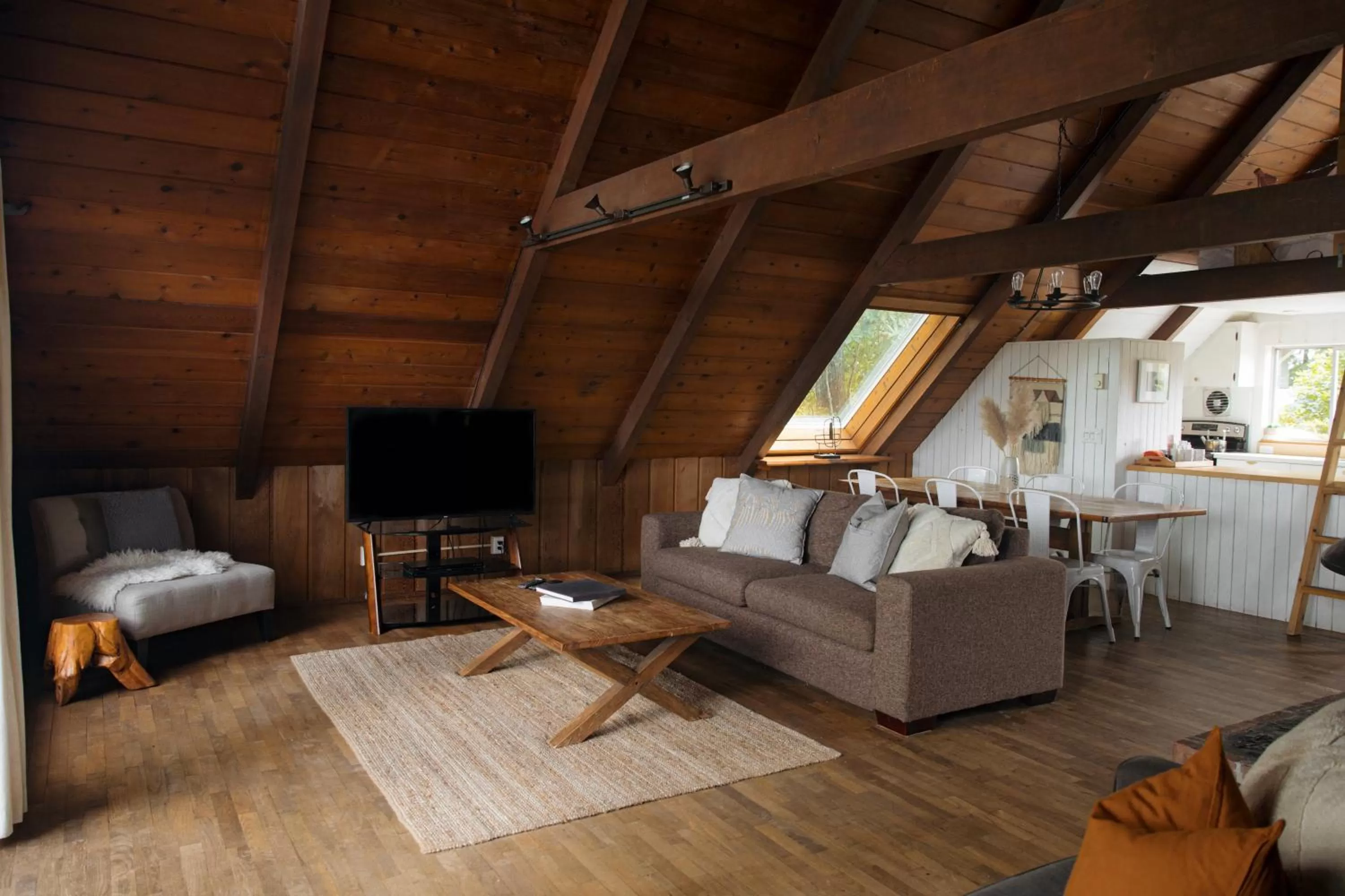 Bed in The Shoreline Tofino