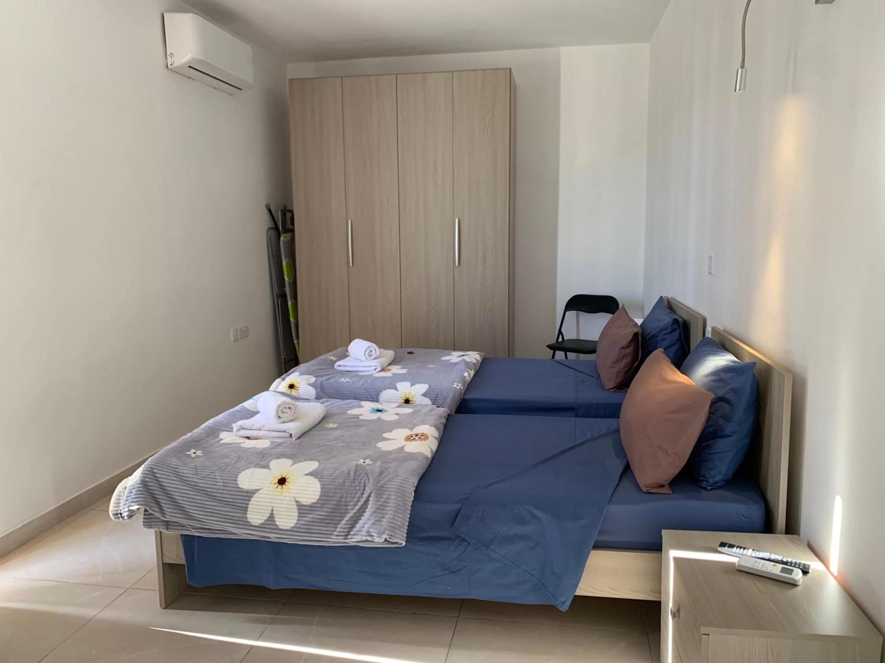 Bedroom, Bed in Mon-Chery