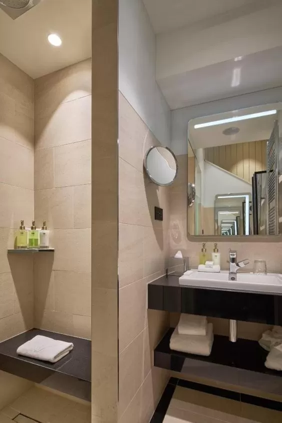 Bathroom in Maison Albar - Le Pont-Neuf