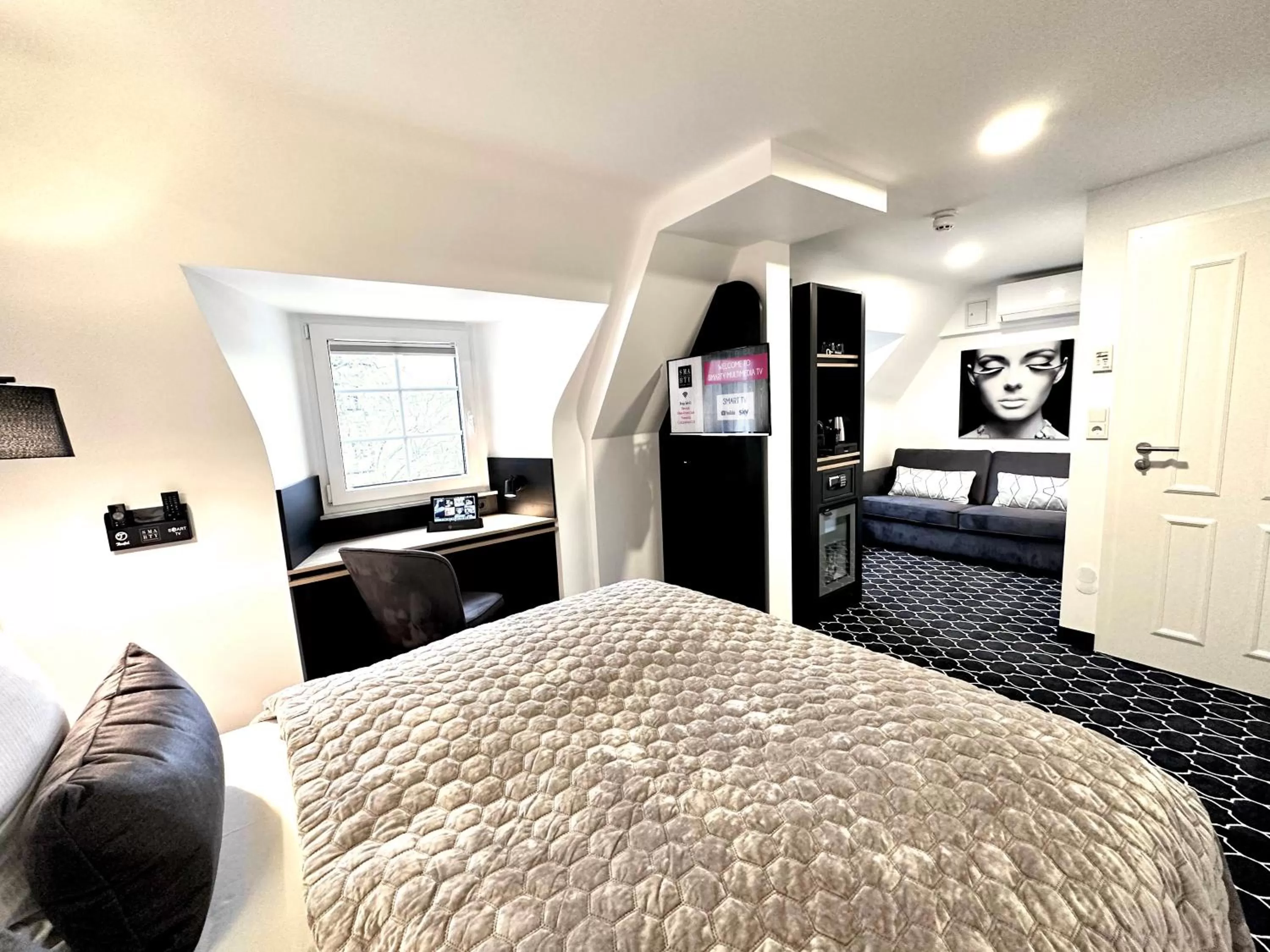 Photo of the whole room, Bed in Rhein Hotel St. Martin