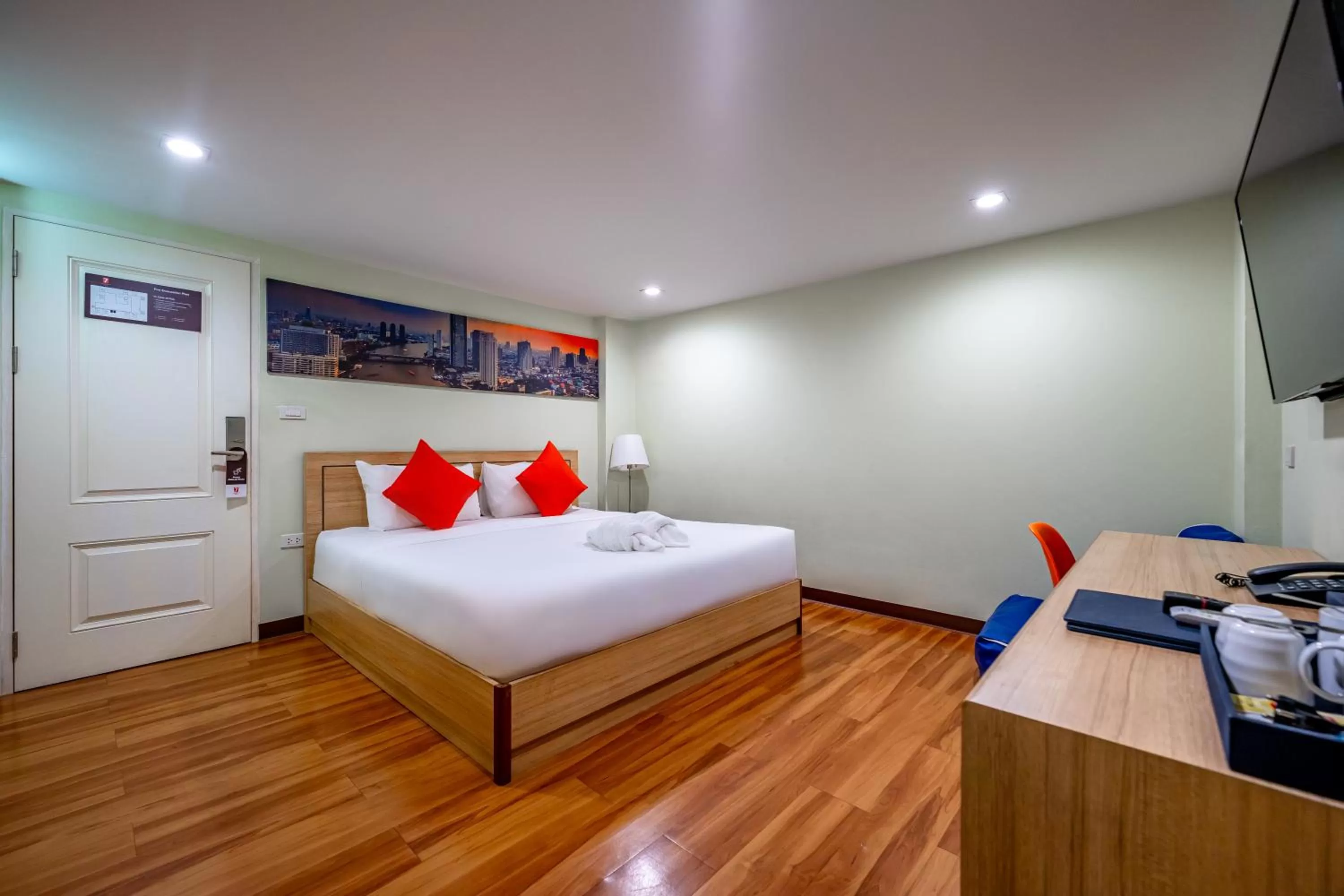 Bed in 7 Days Premium Hotel at Icon Siam Station - No Parking