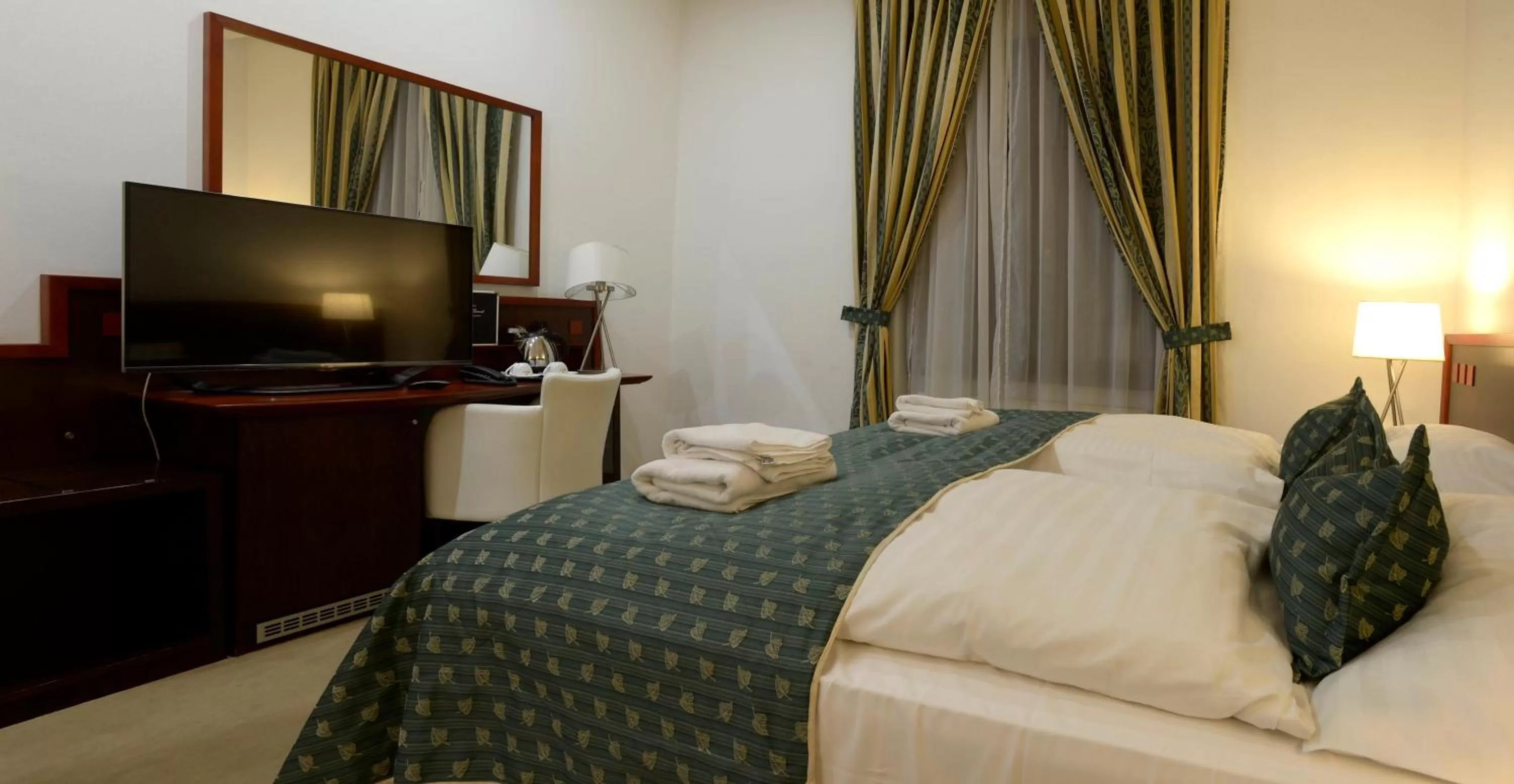 Bedroom, Bed in Hotel Grand