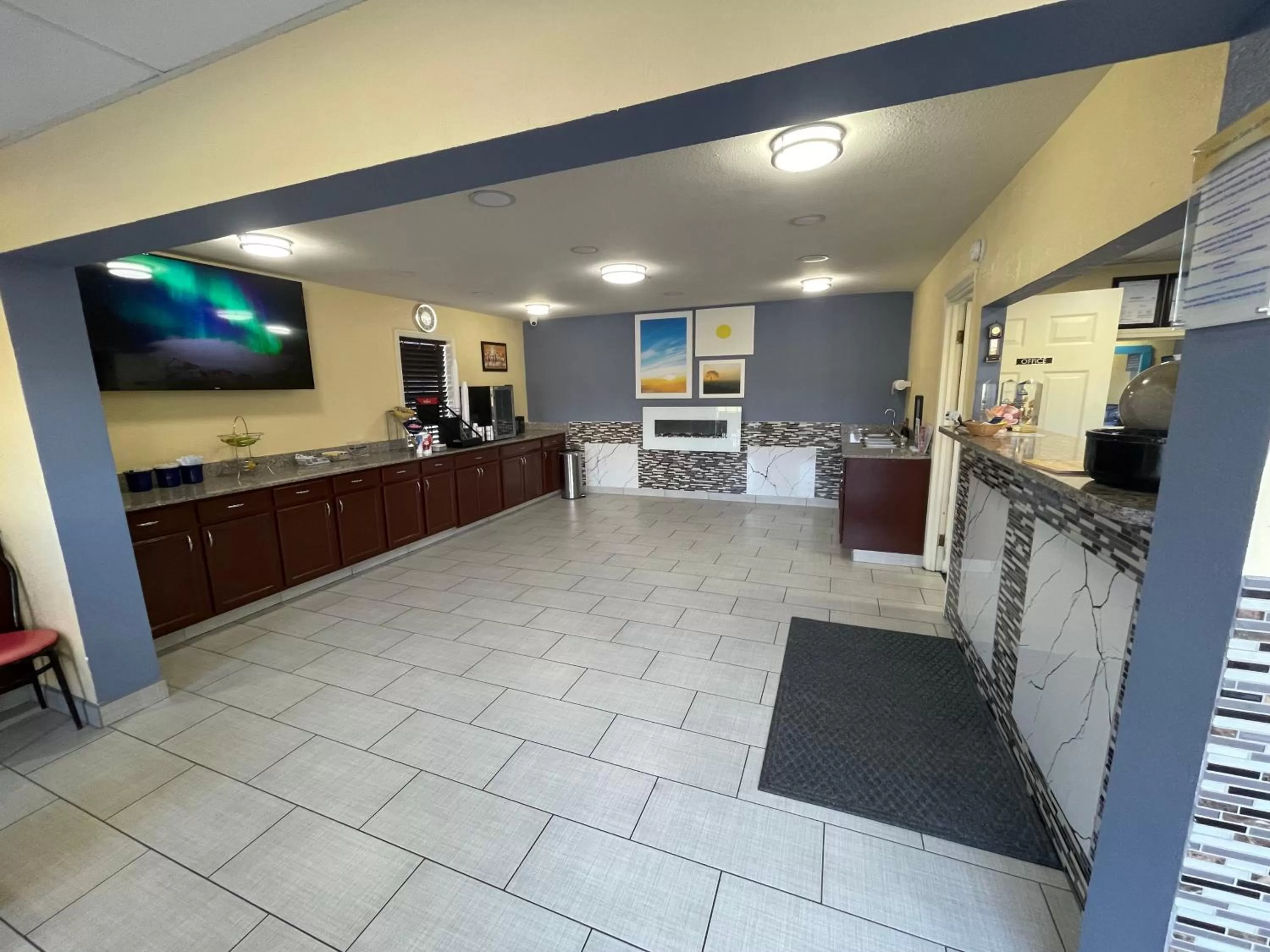 Coffee/tea facilities in Days Inn by Wyndham Holladay