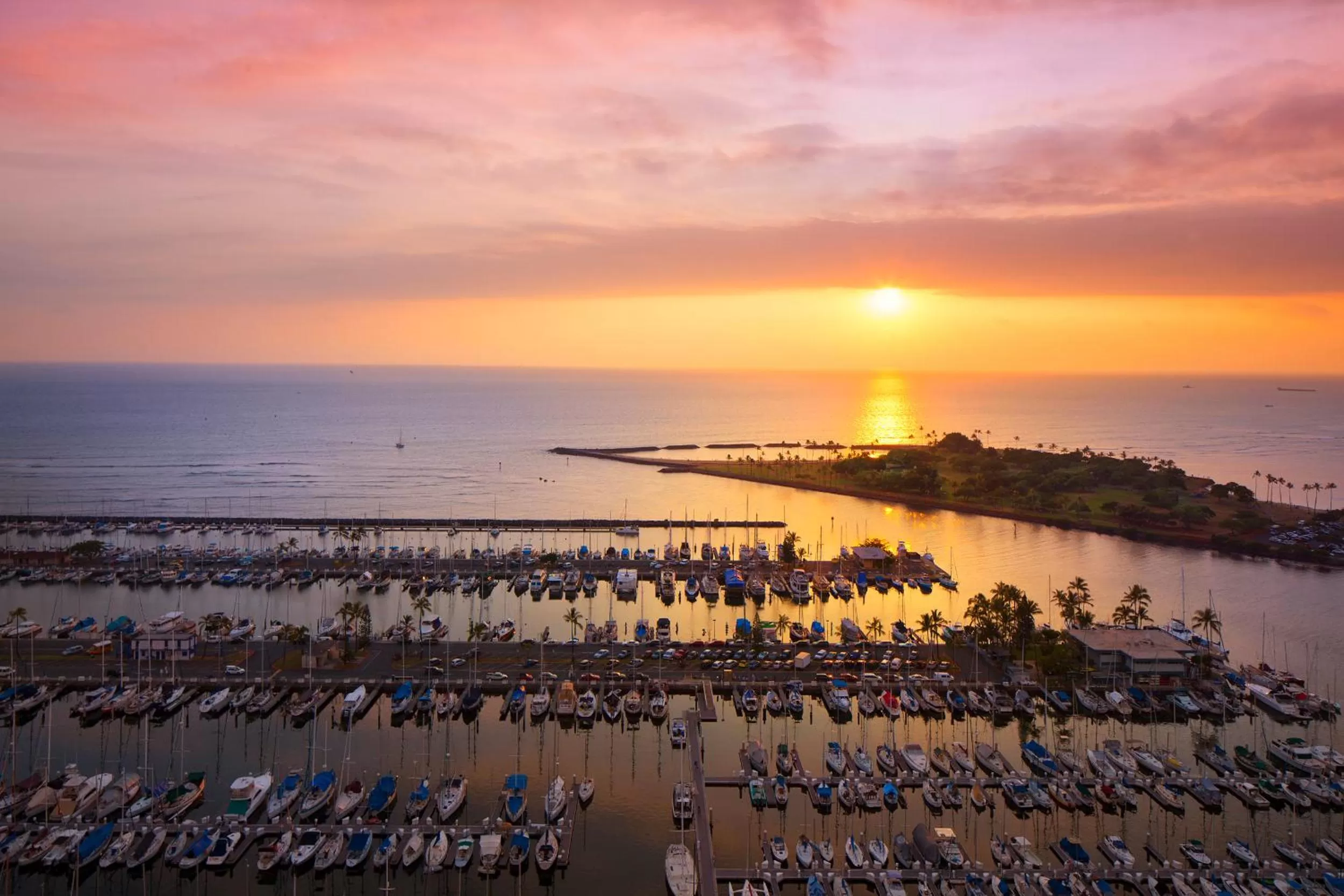 Oceanfront 1 Bedroom Suite - 1 King in Prince Waikiki