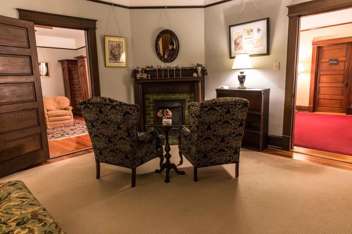 Double Oaks Bed & Breakfast