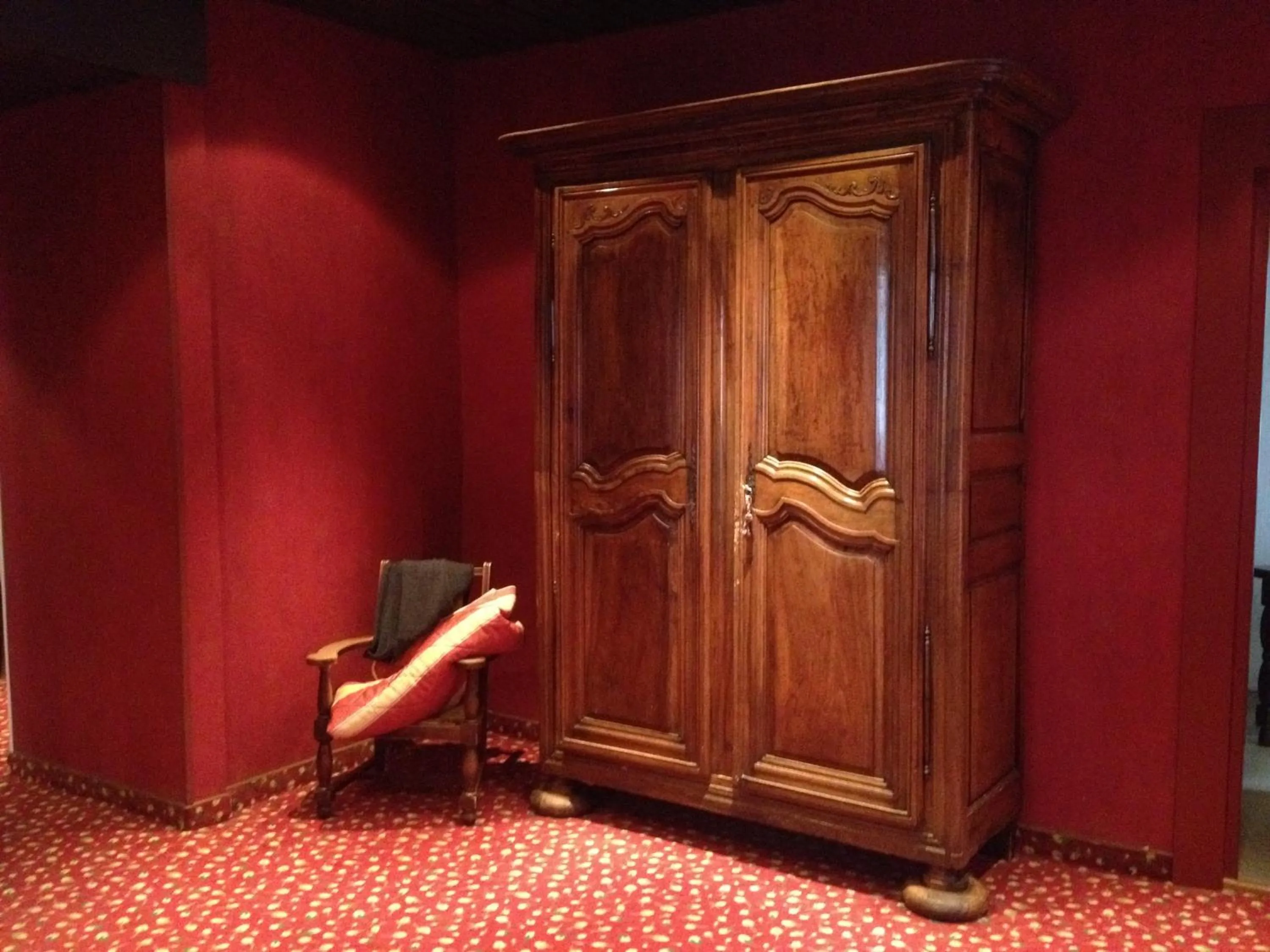 Decorative detail in Hotel Du Nord