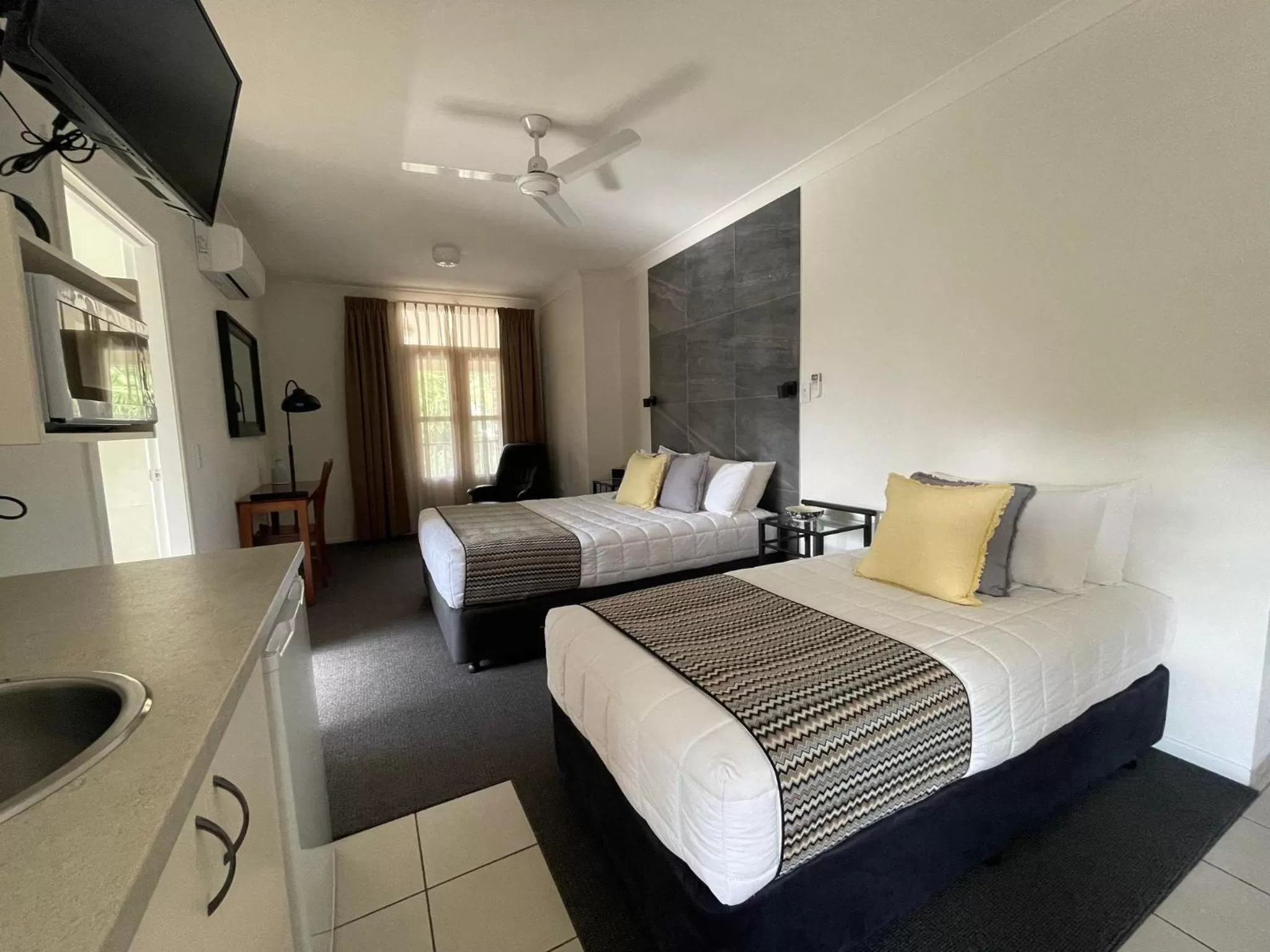 Photo of the whole room, Bed in Heritage River Motor Inn