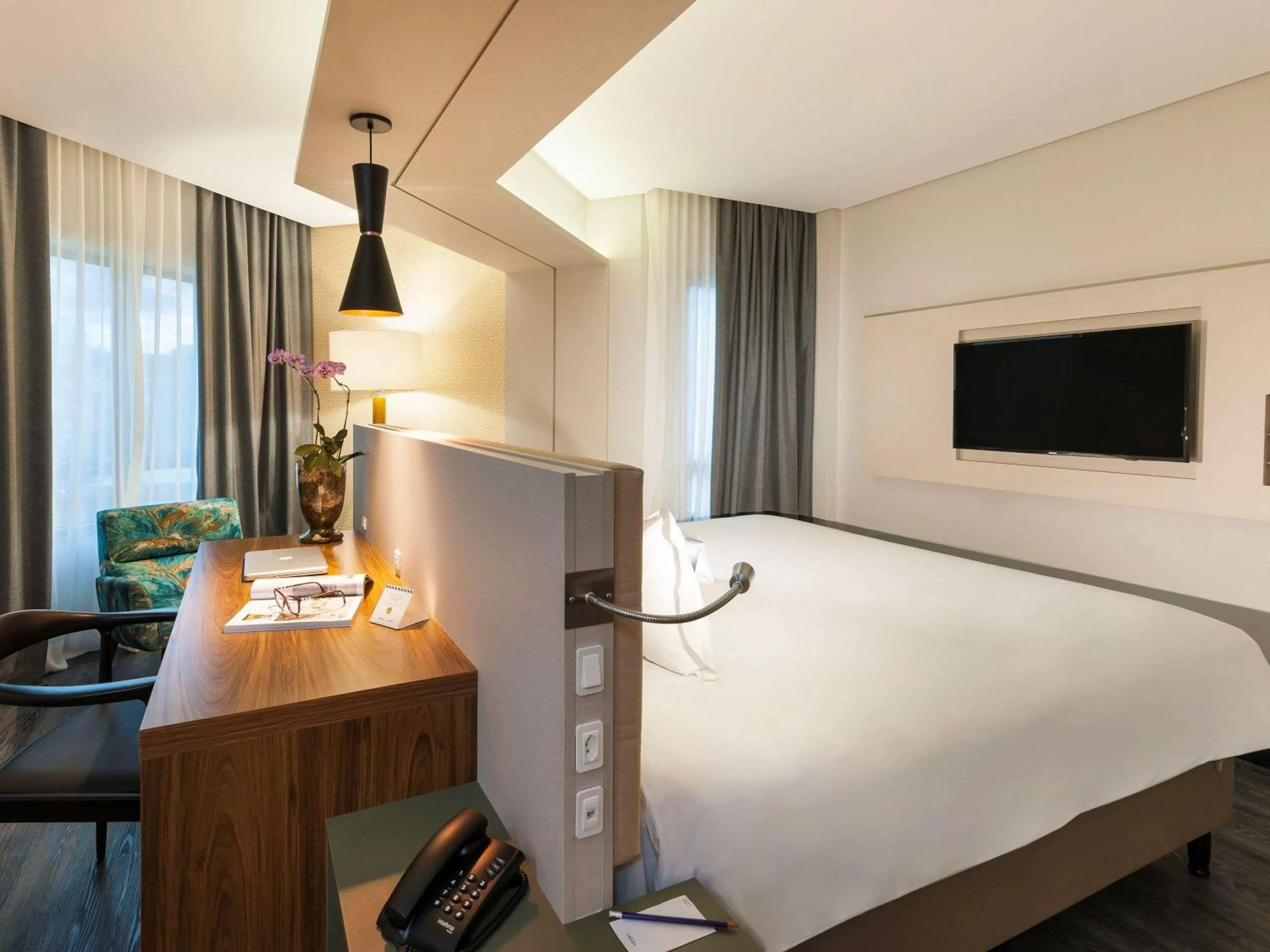 Photo of the whole room, Bed in Mercure Florianópolis