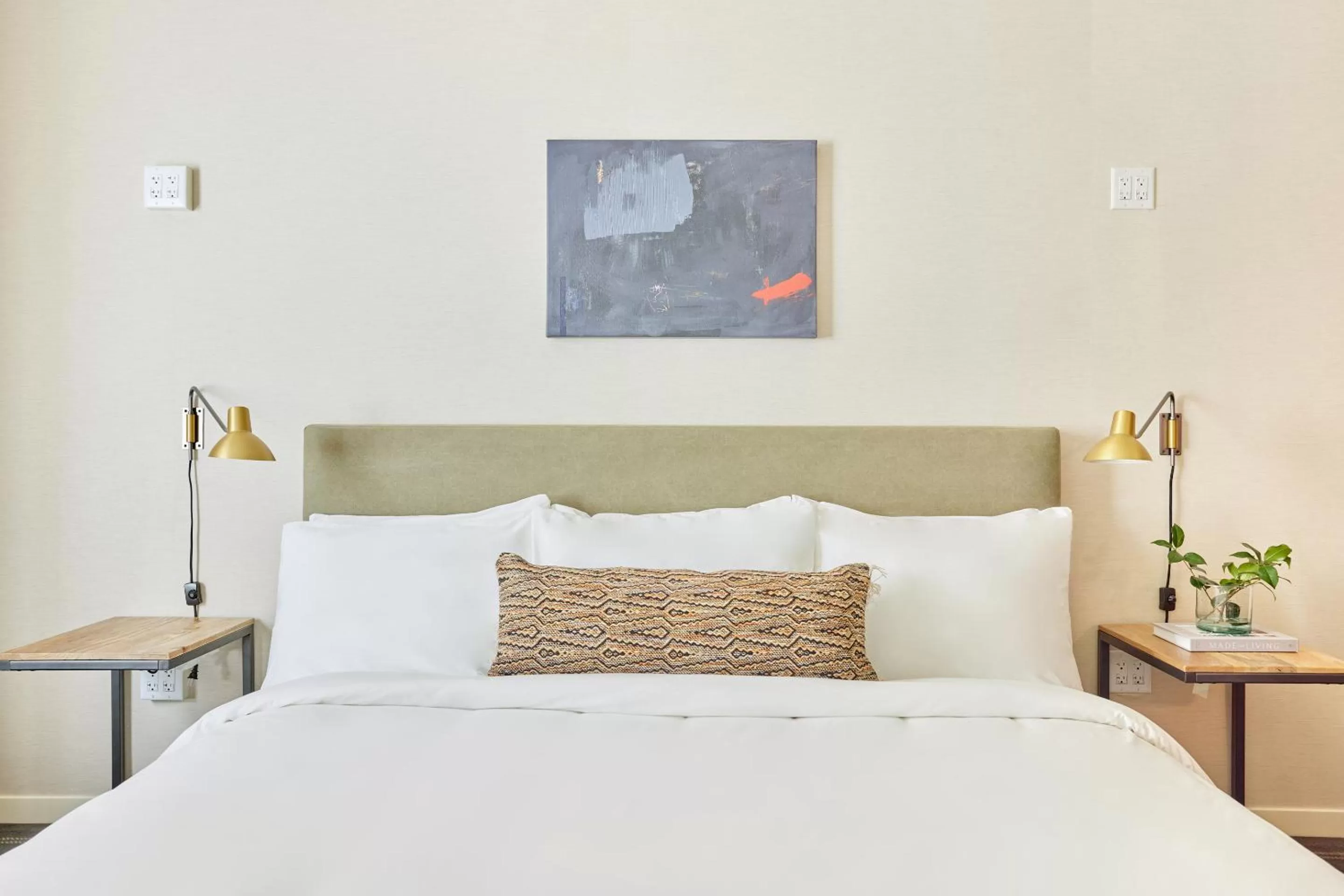 Bed in FOUND Hotel, San Francisco