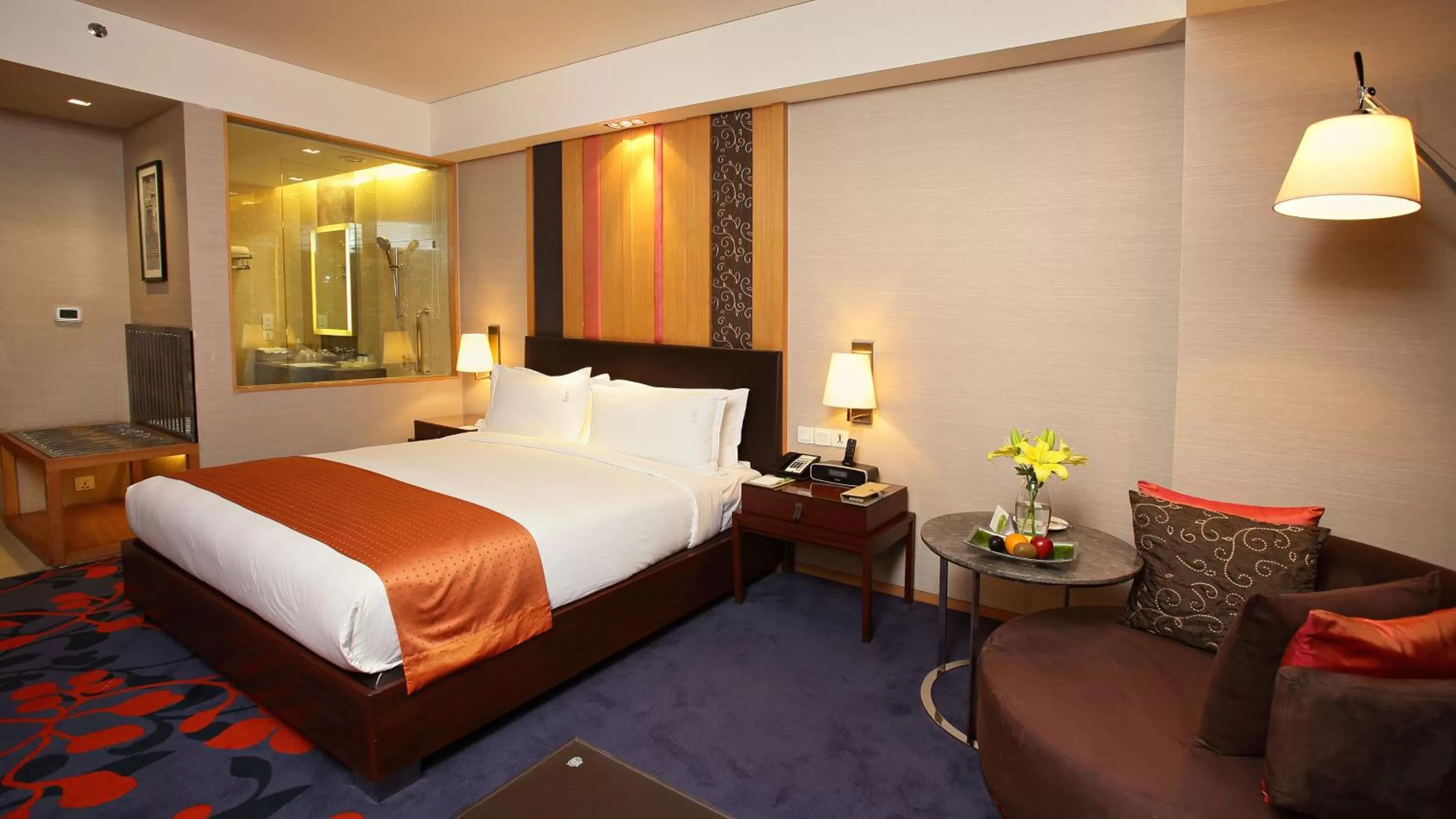 Photo of the whole room, Bed in Holiday Inn New Delhi Mayur Vihar Noida by IHG