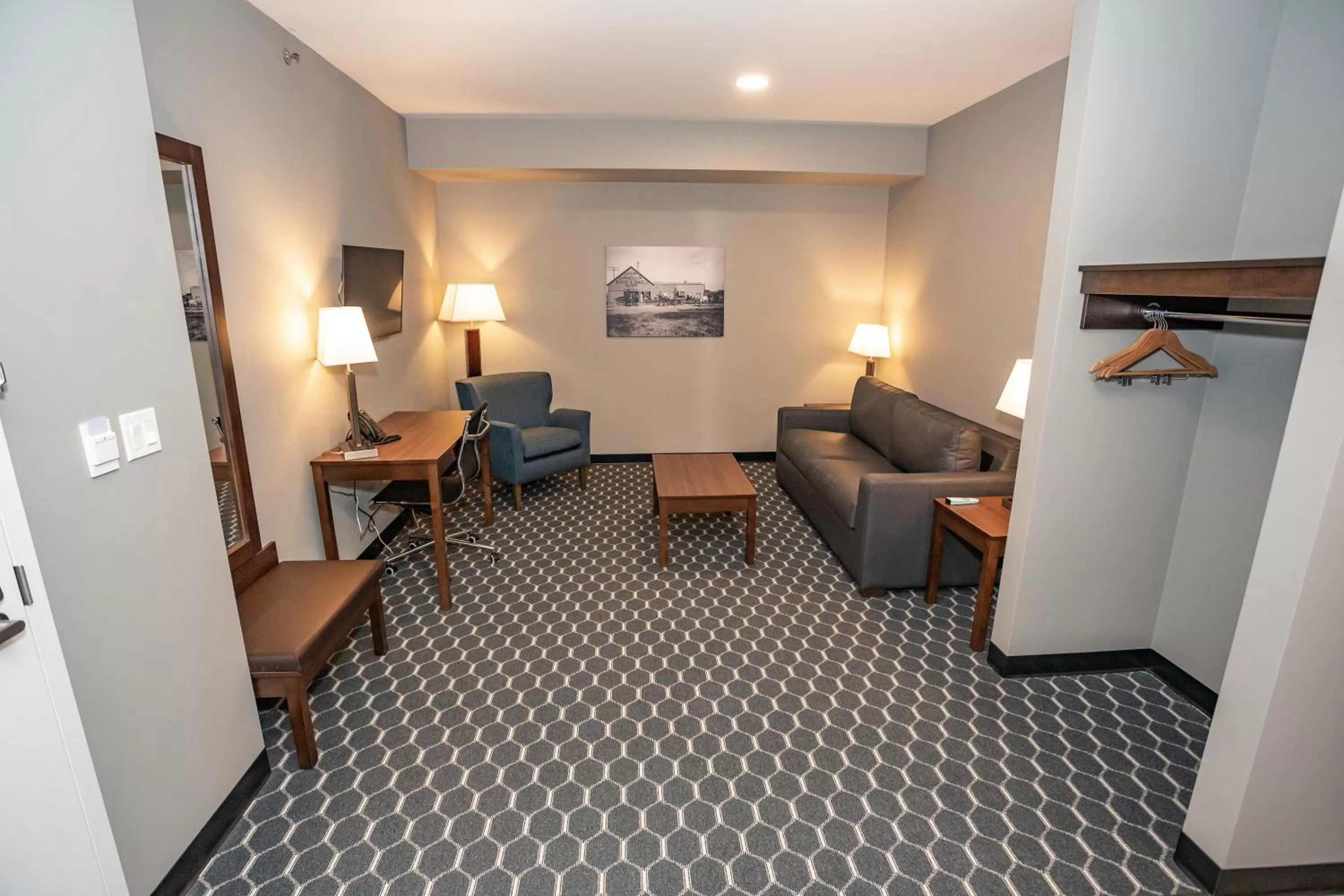 Seating Area in Carman Blue Crescent Hotel