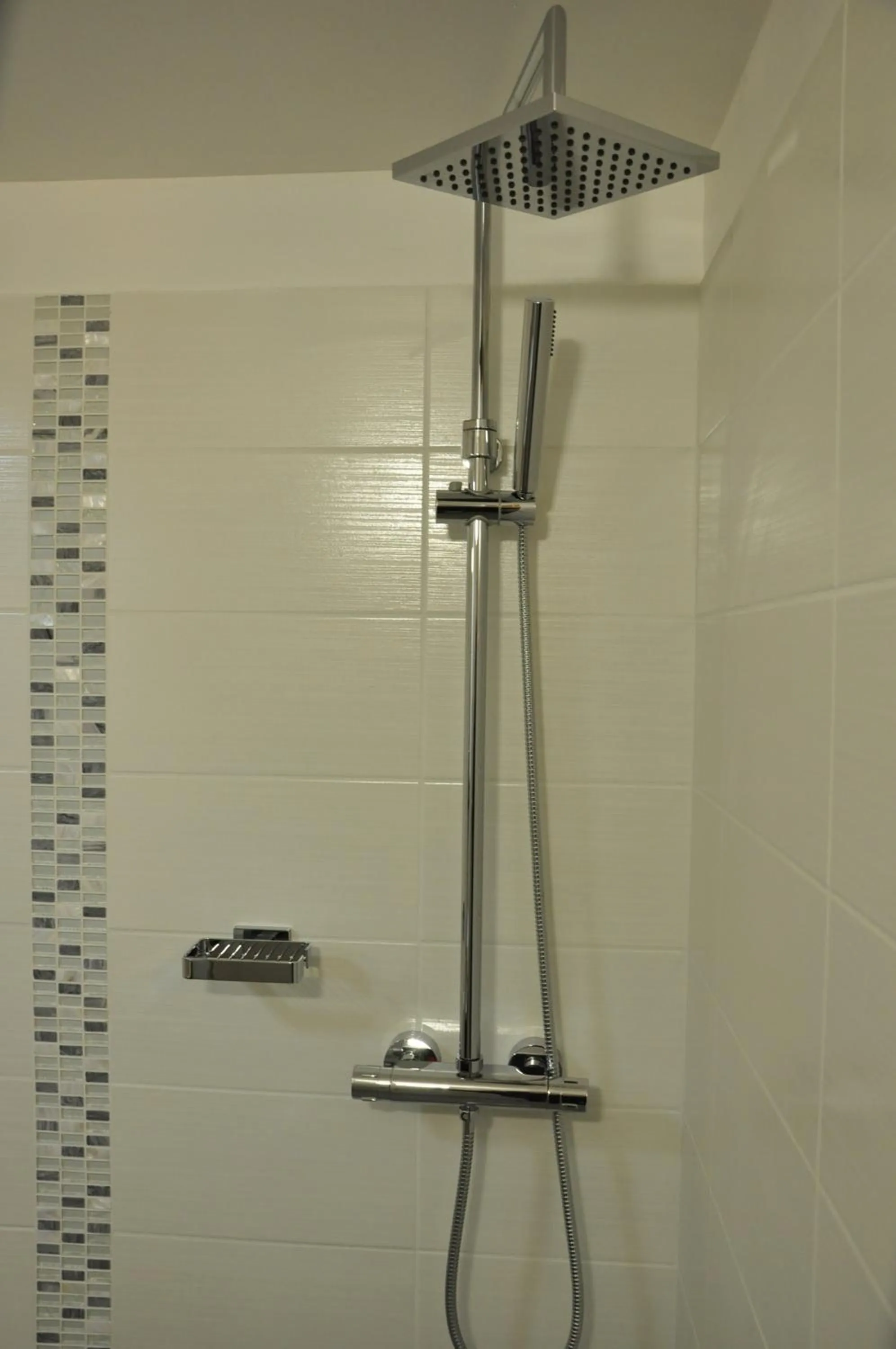 Shower in Massilia hôtel