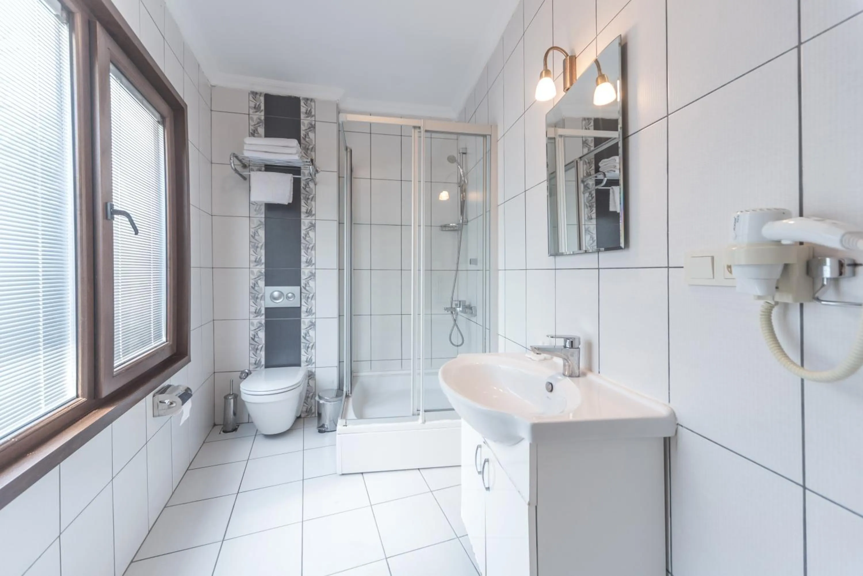 Shower in Tayahatun Hotel