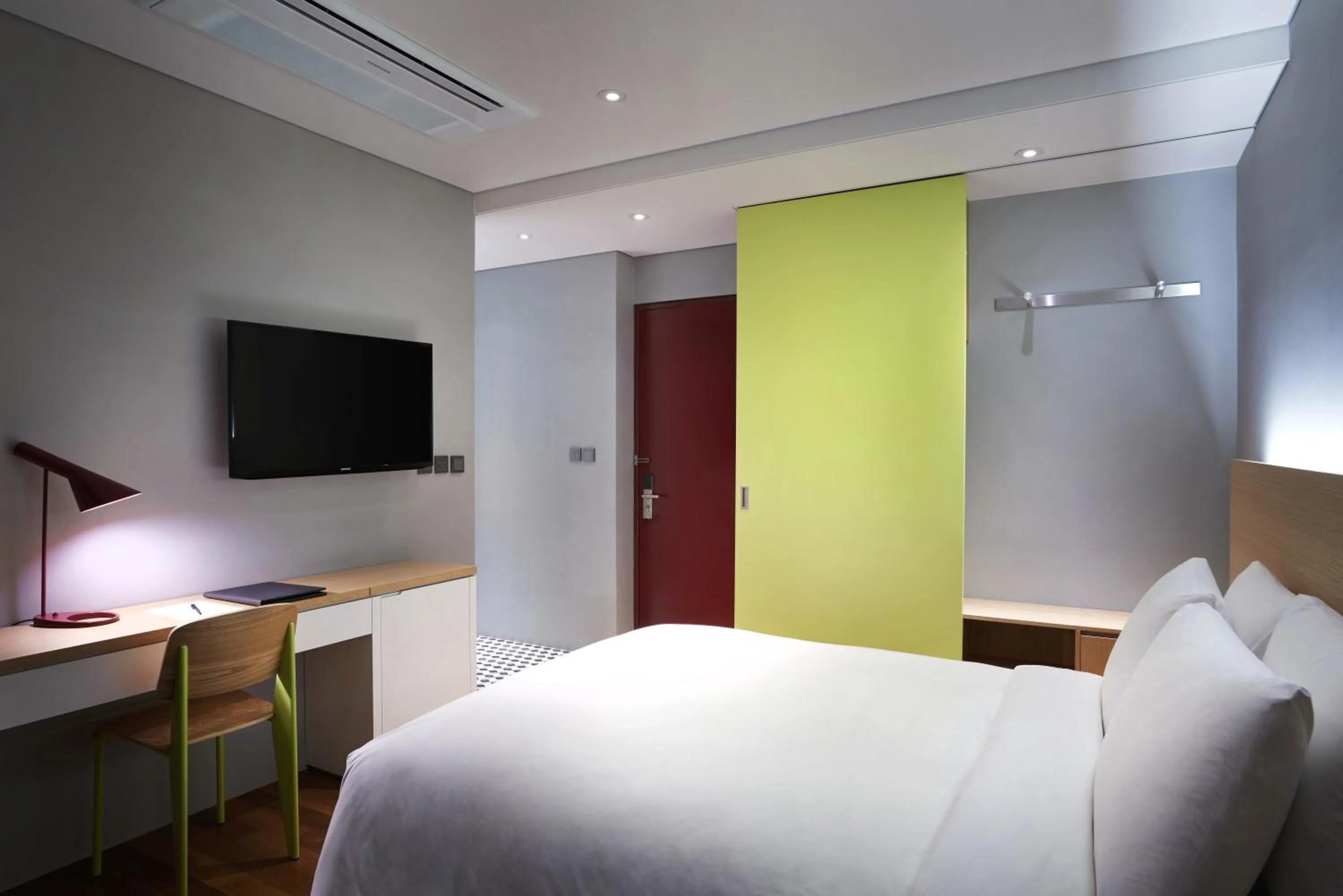 Seating area, Bed in Hotel Peyto Gangnam