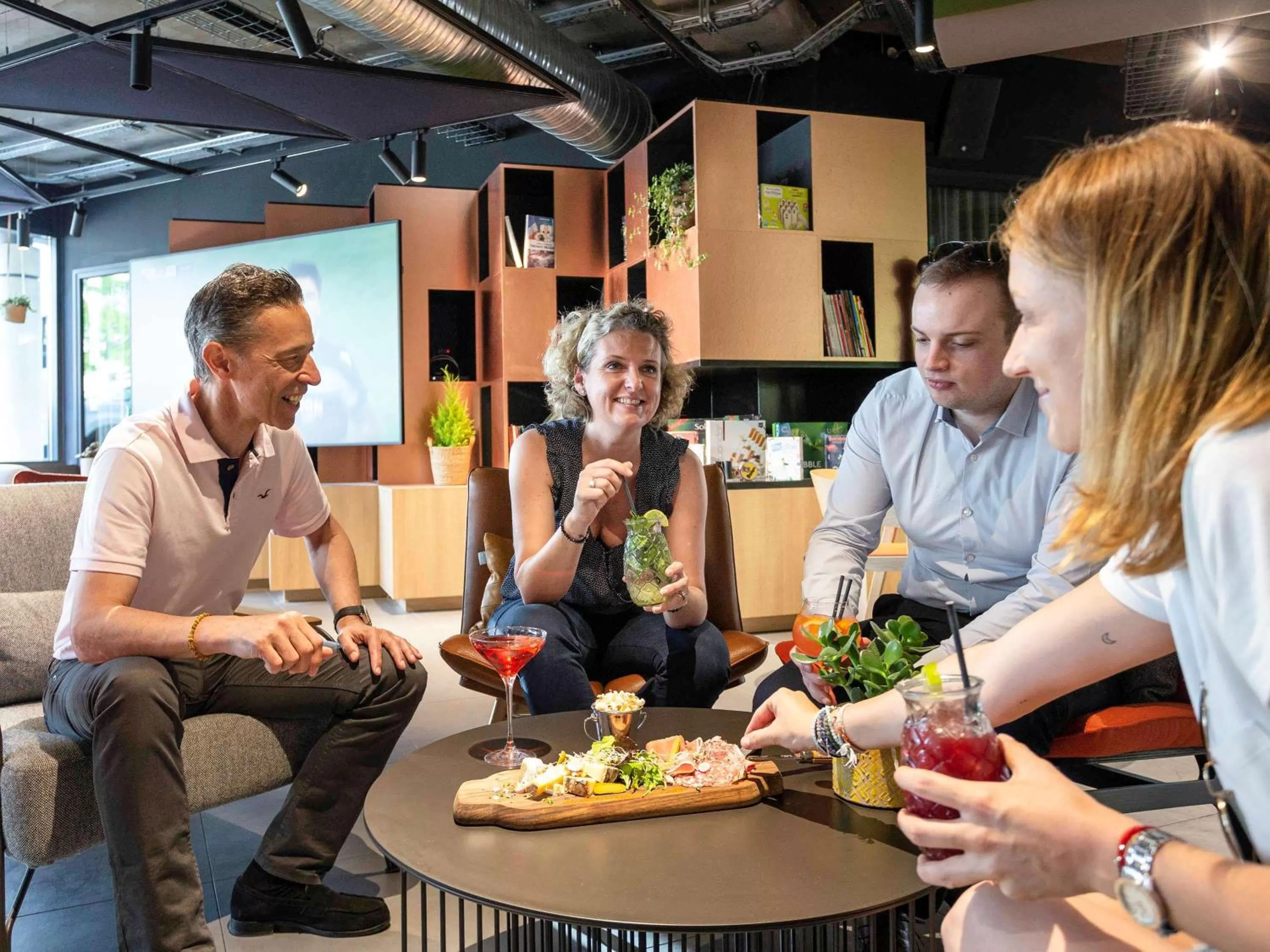 Restaurant/places to eat in Novotel Annecy Centre