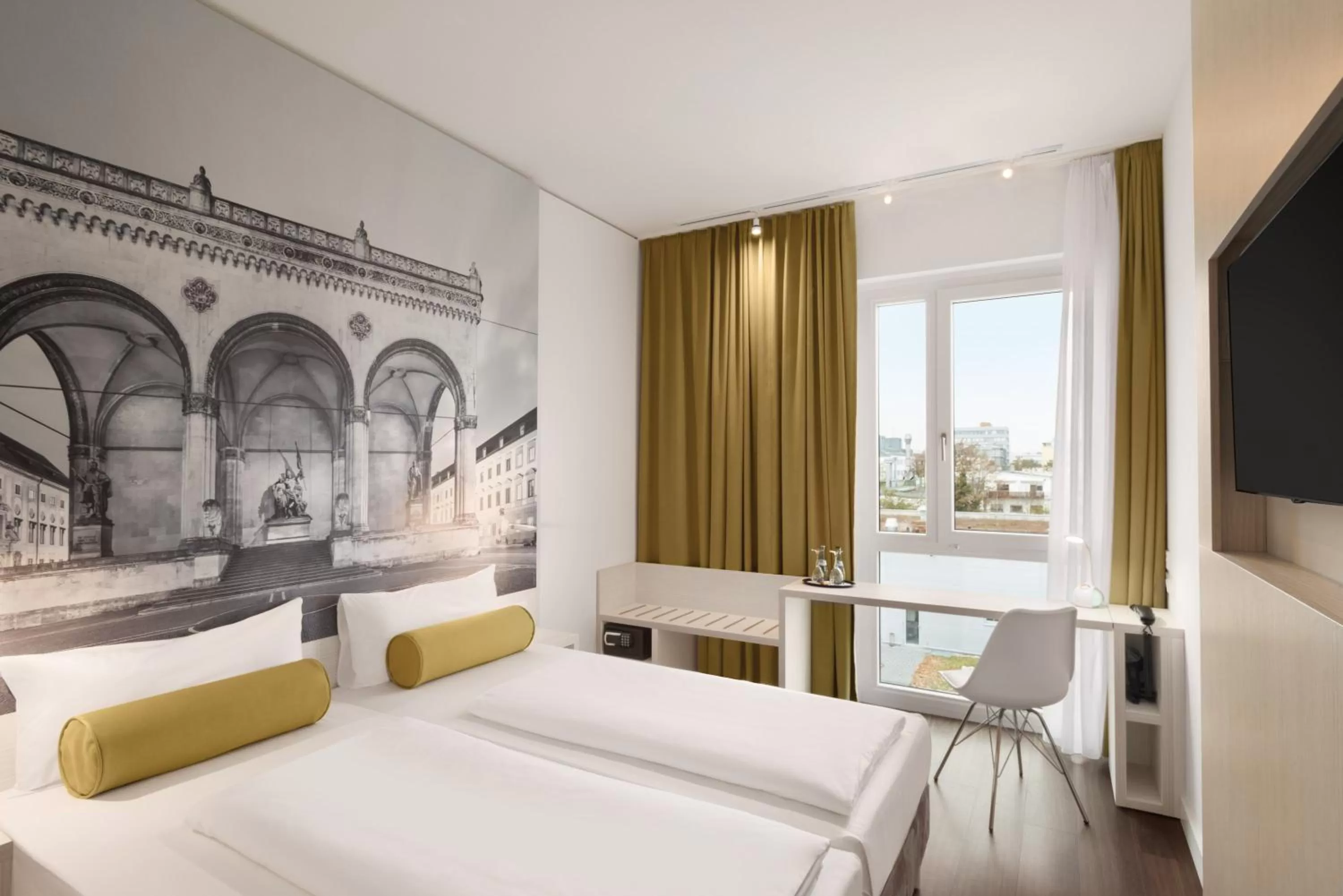 TV and multimedia, Bed in Super 8 by Wyndham Munich City North