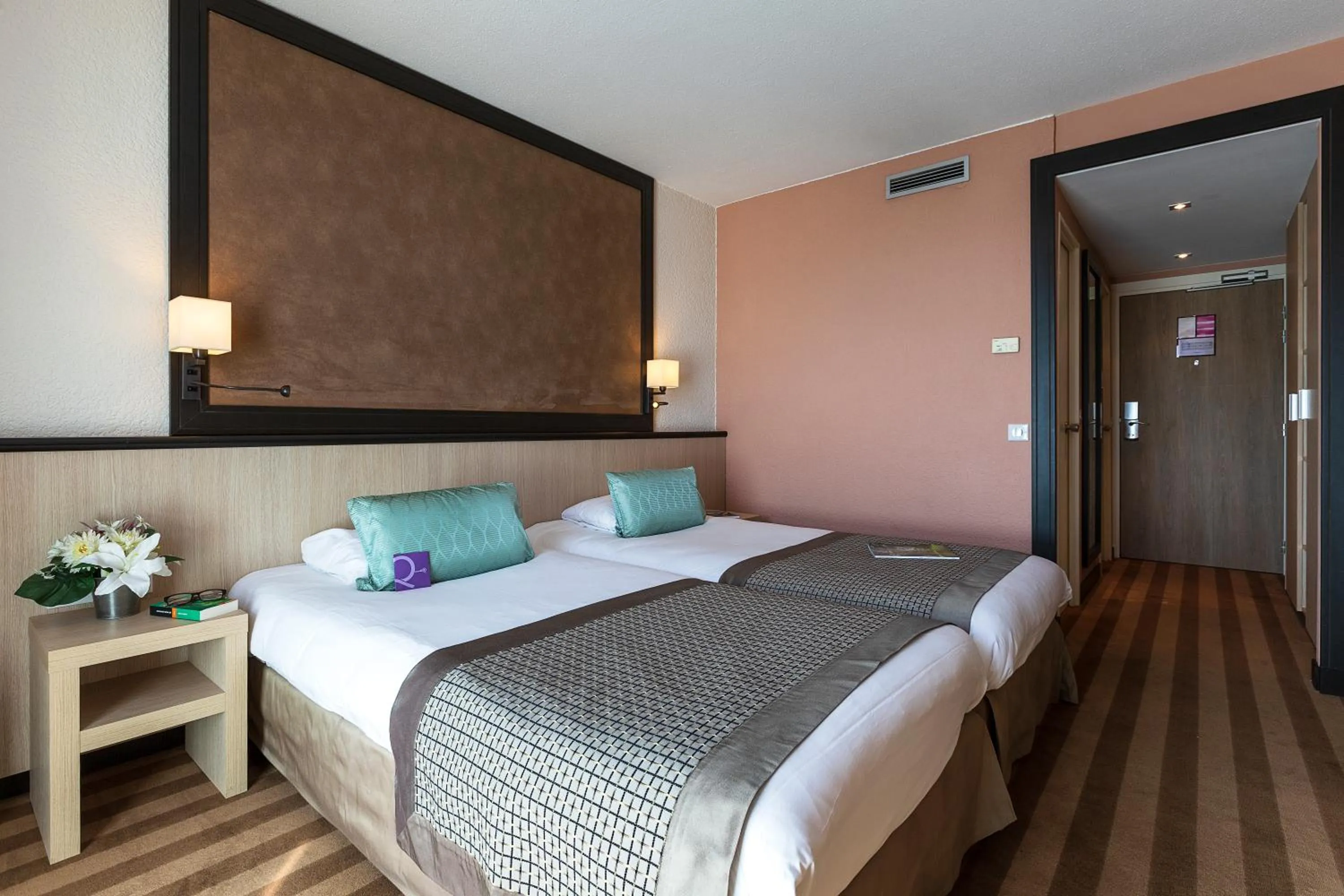 Bedroom, Bed in Mercure Vichy Thermalia