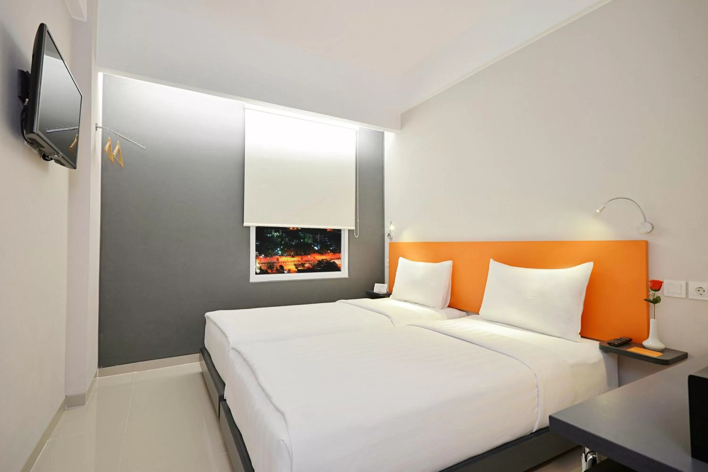 Photo of the whole room, Bed in TreePark Banjarmasin