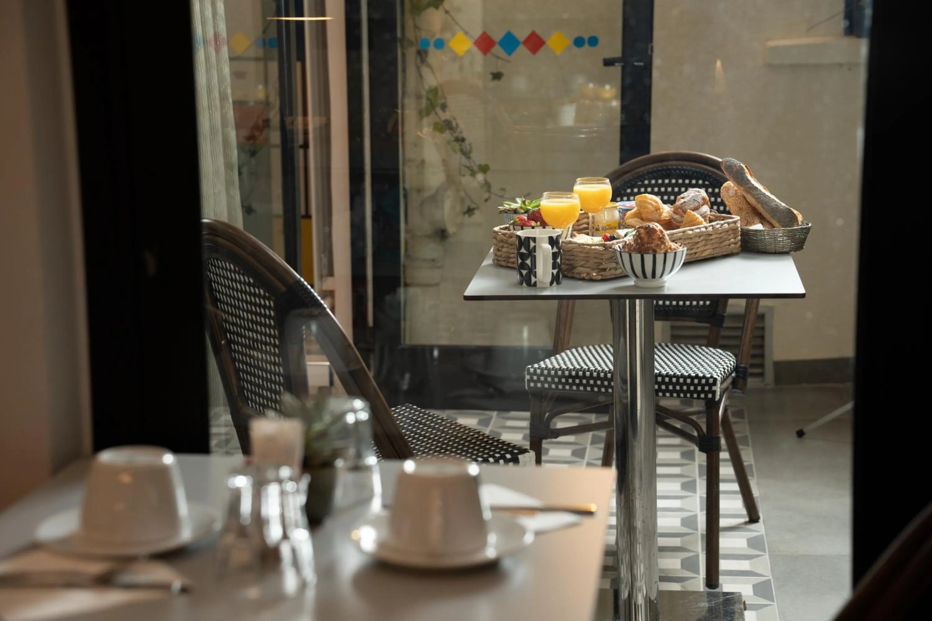 Food and drinks in Hôtel Du Mont Dore Batignolles