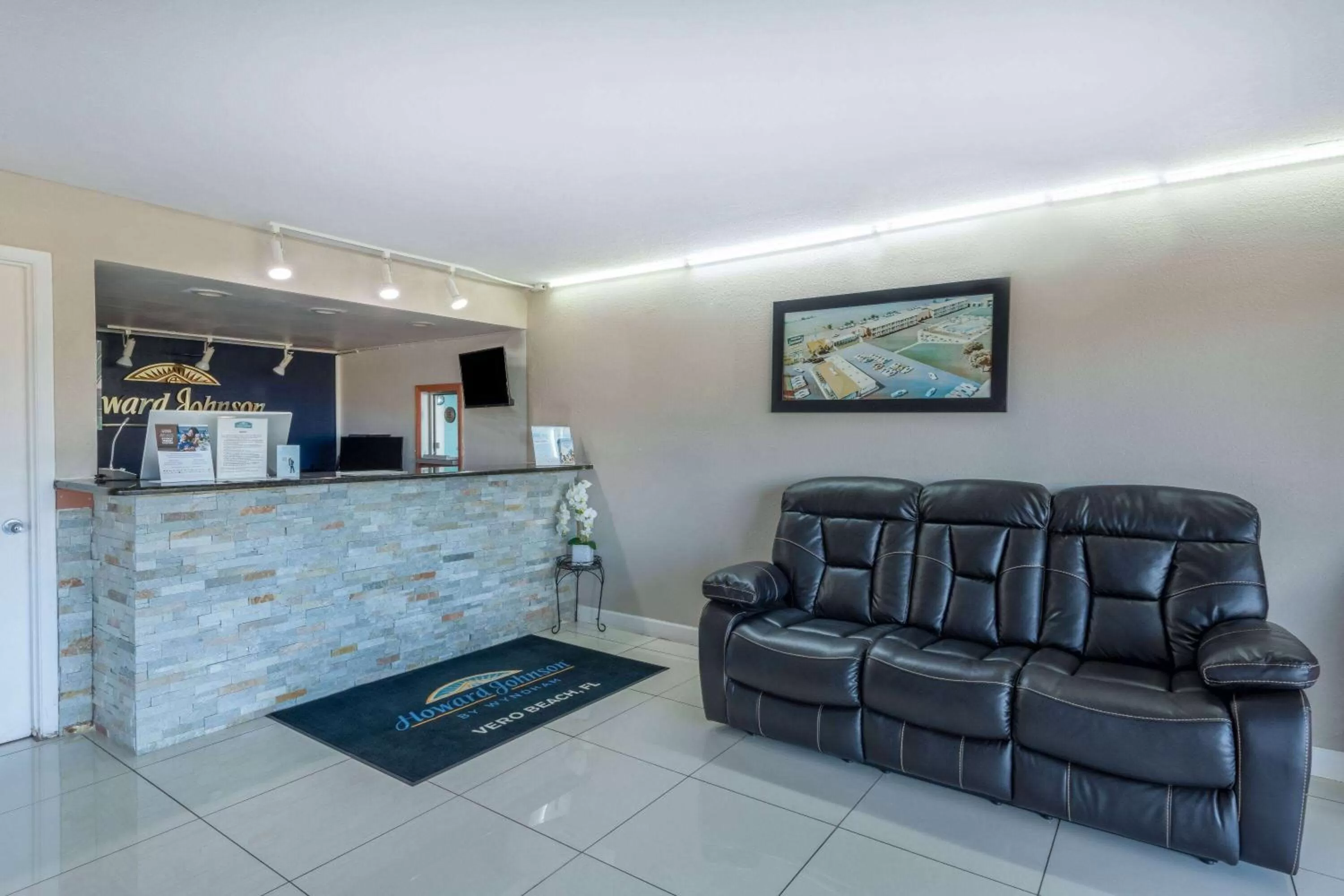 Lobby or reception in Howard Johnson by Wyndham Vero Beach/I-95