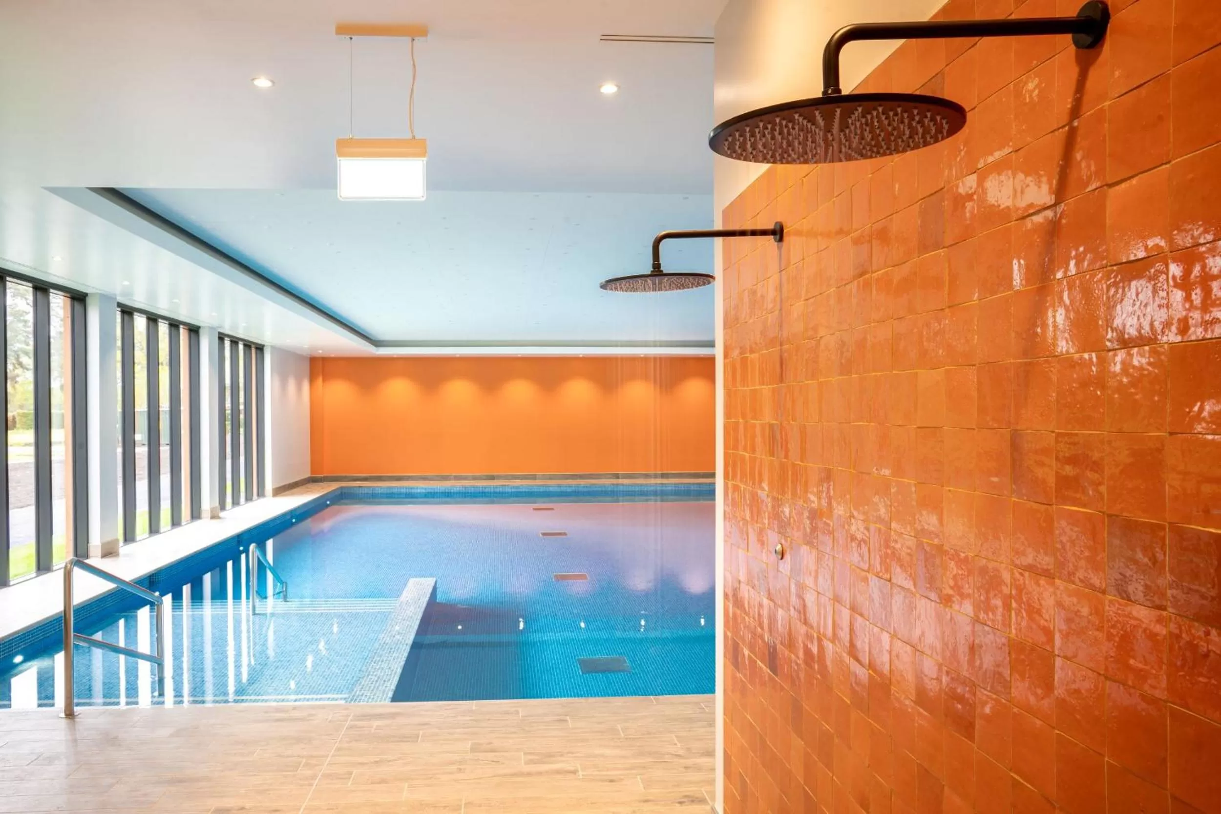 Swimming pool in Foxhills Club & Resort