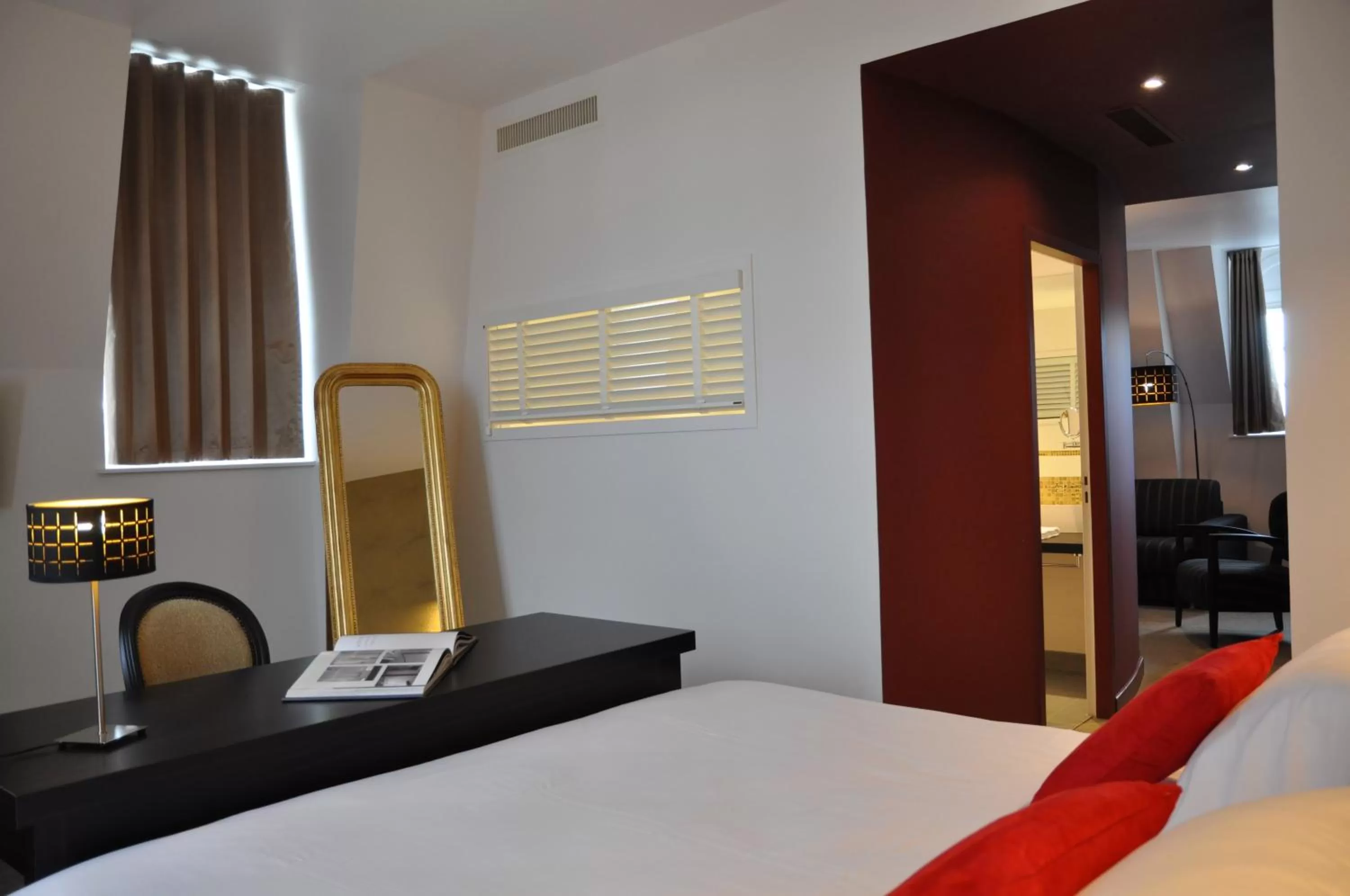 Bedroom, Bed in Les 3 Lieux - Hôtel, Restaurant, Espace sensoriel